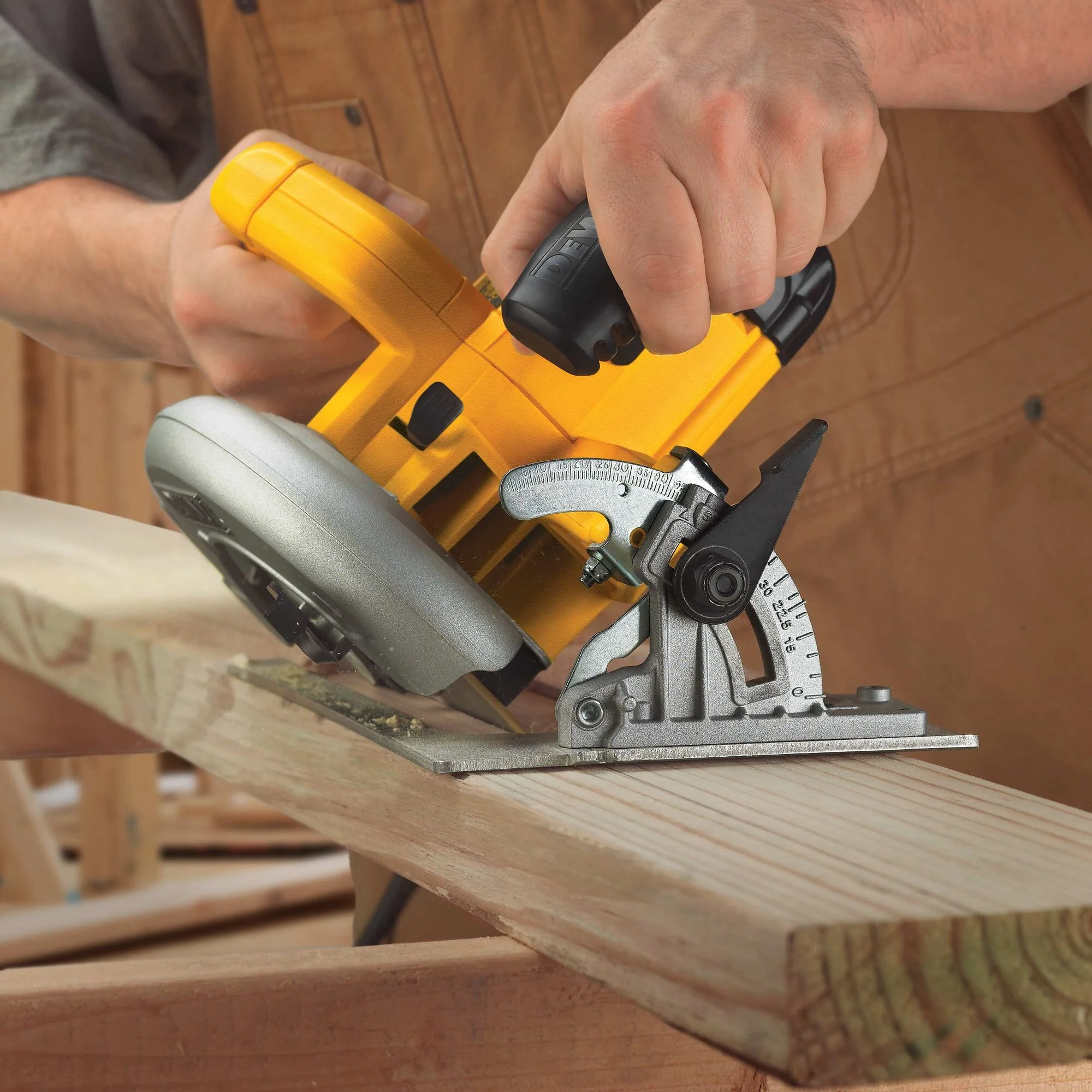 DeWalt 7-1/4" 15A Lightweight Circular Saw - Image 10