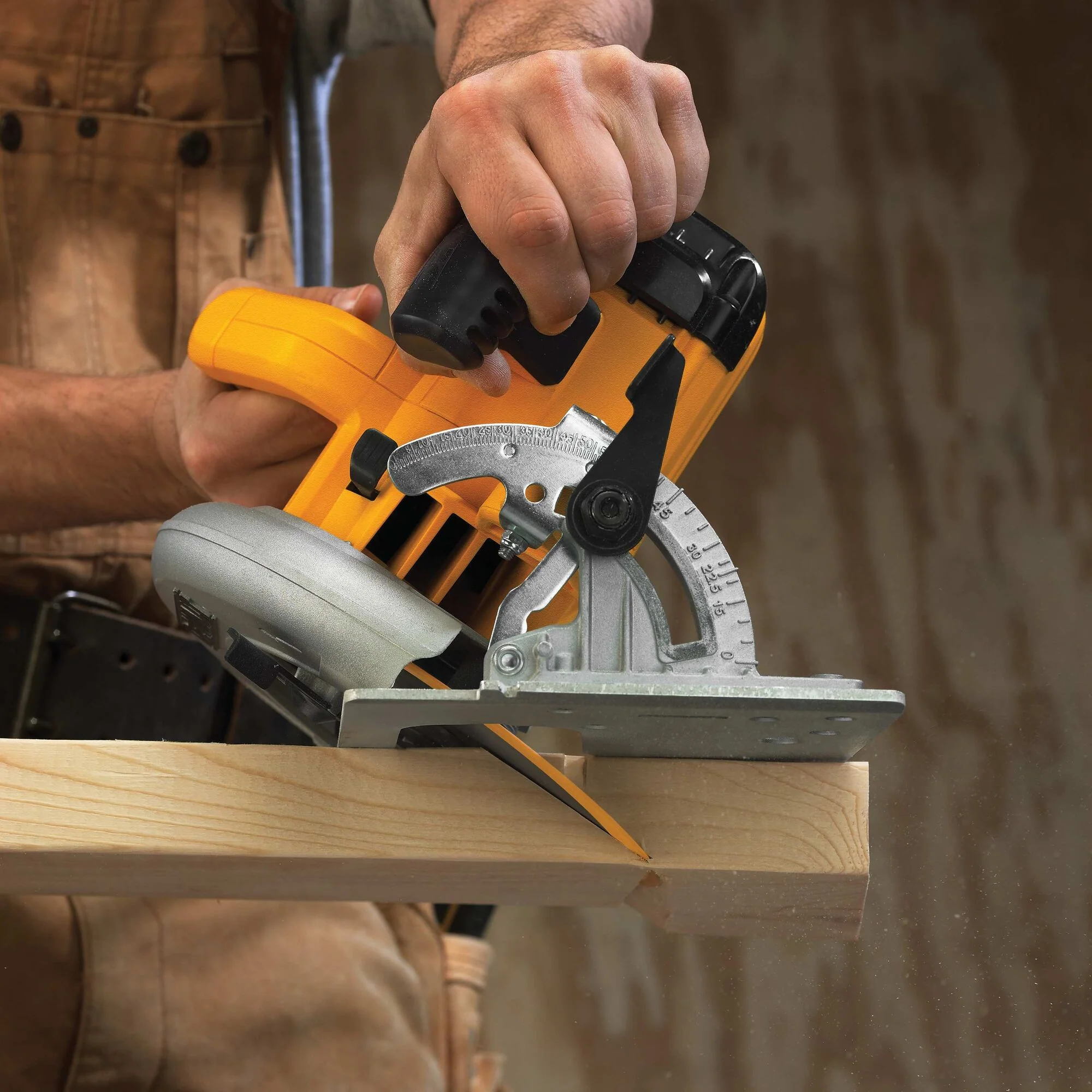 DeWalt 7-1/4" 15A Lightweight Circular Saw - Image 11