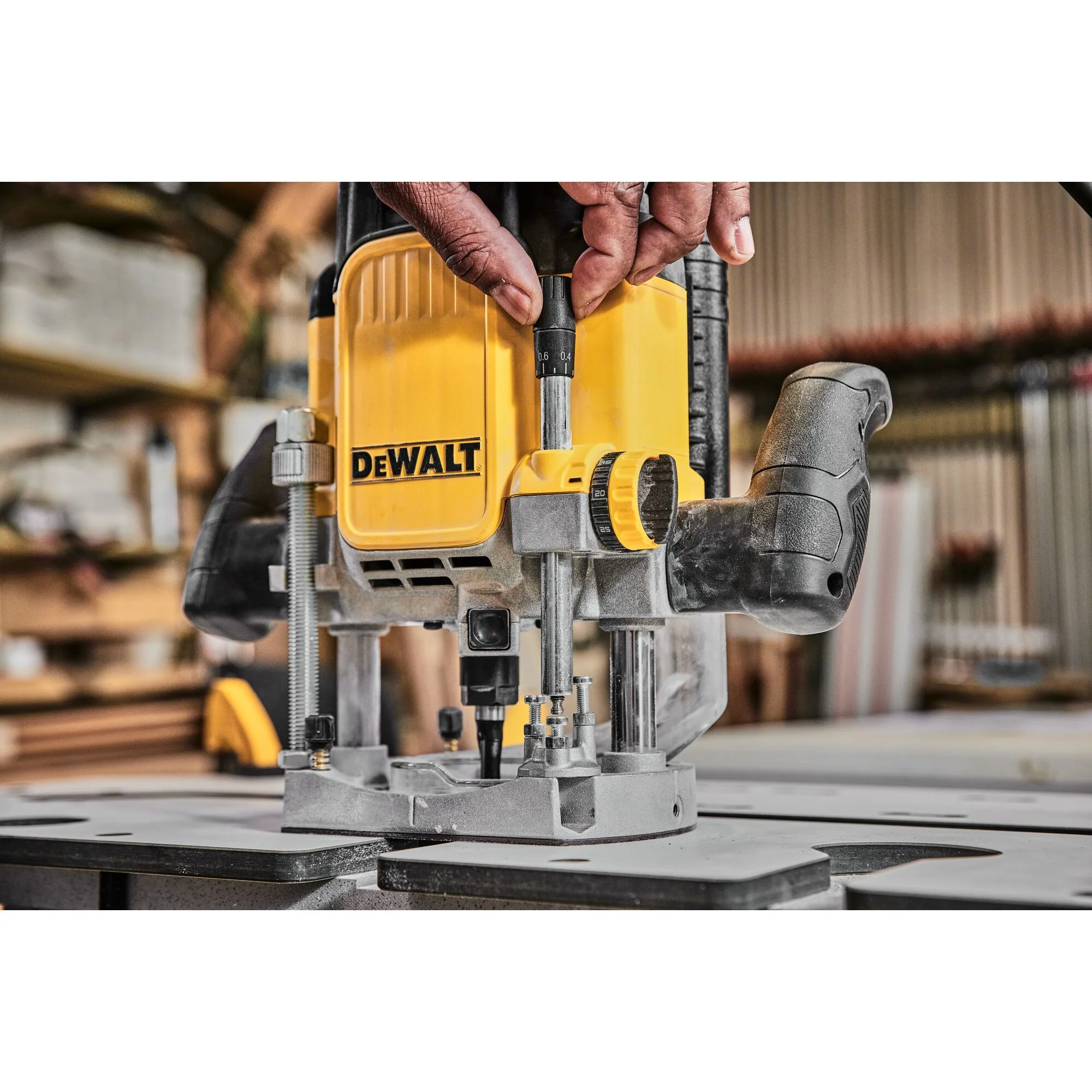 DeWalt 3 HP Electronic Variable Speed Plunge Router - Image 9