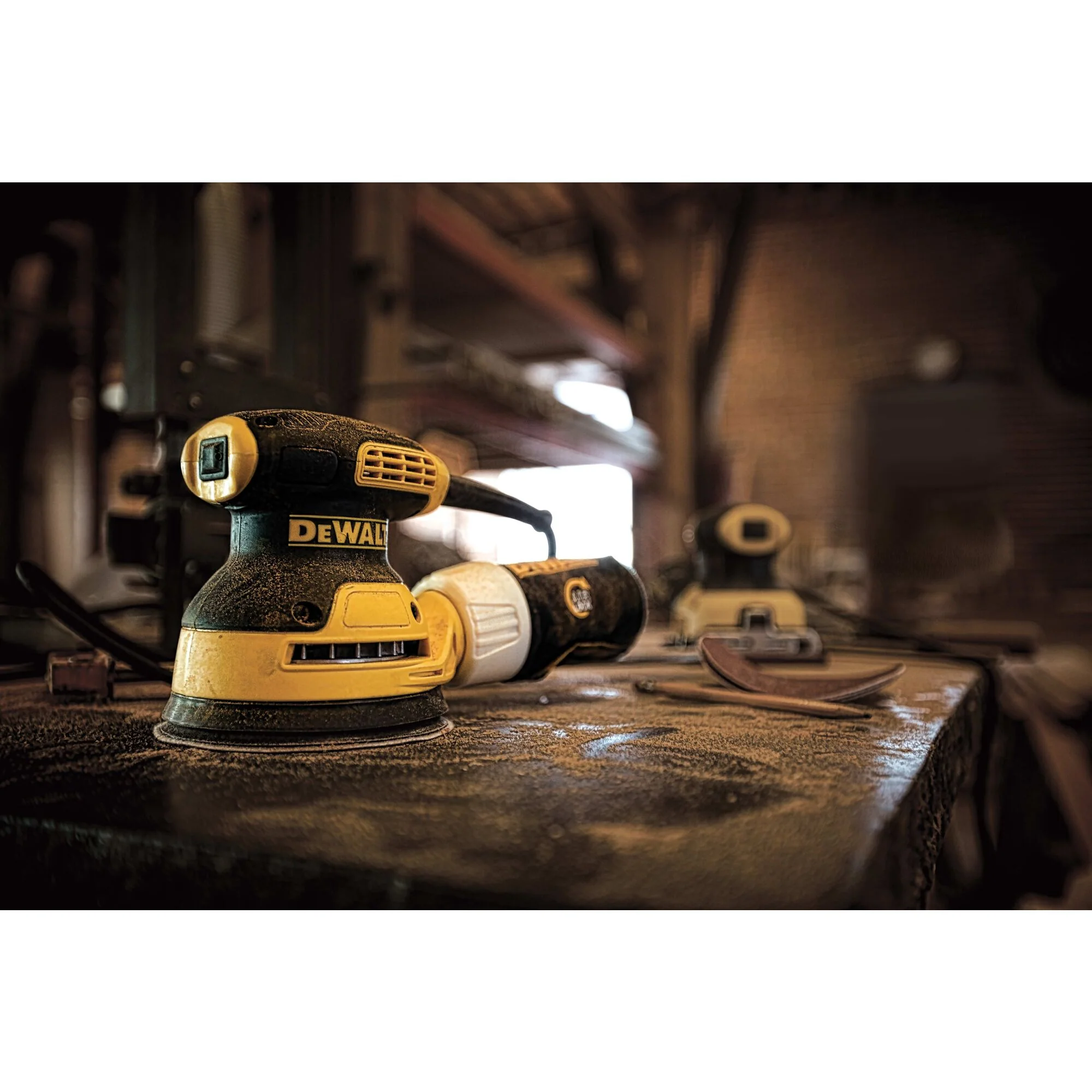 DeWalt 5" 3A Single Speed Corded Random Orbital Sander - Image 11