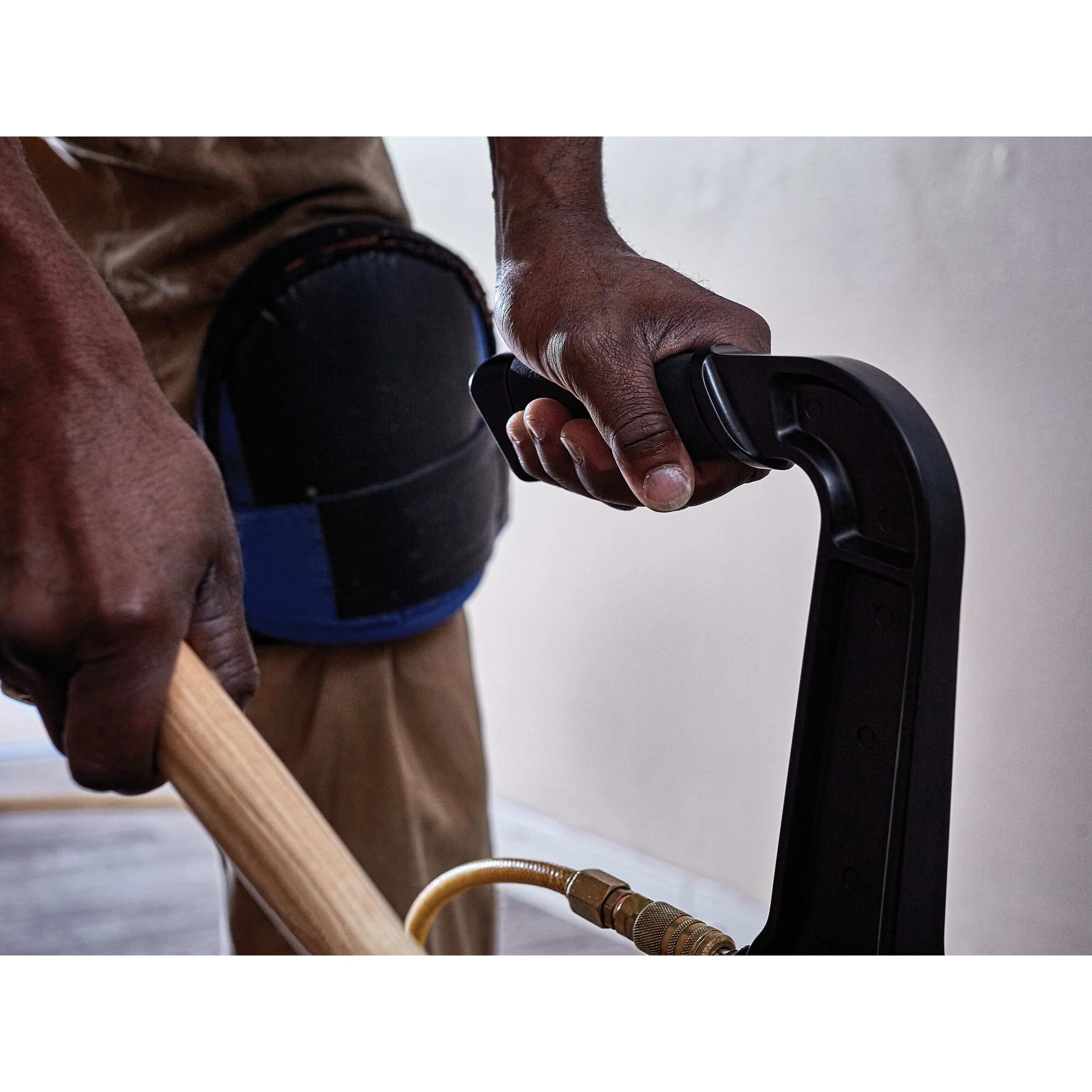 DeWalt 2-In-1 Flooring Stapler Tool - Image 10