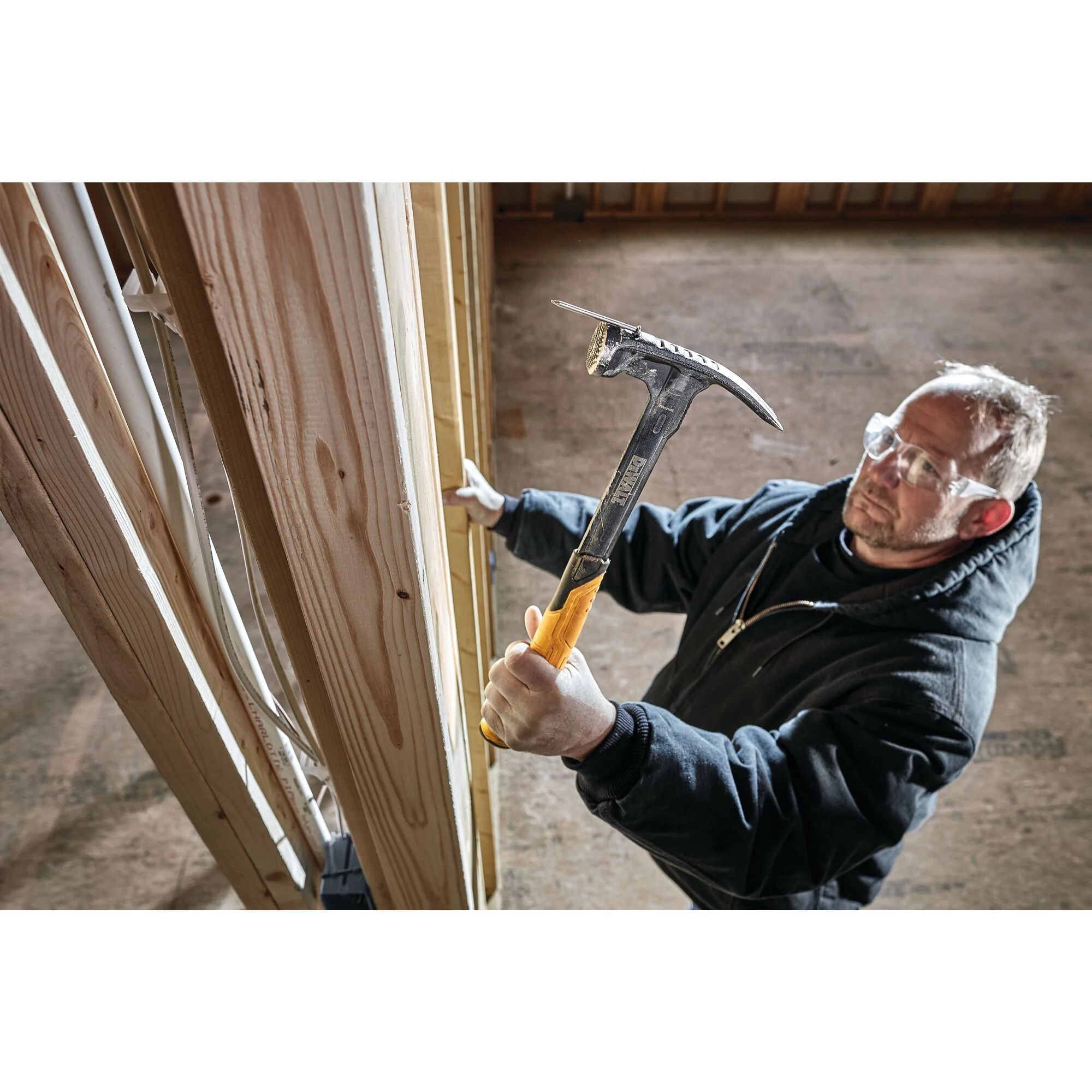 DeWalt TOUGHSERIES™ 12 oz. Mig Weld Hammer - Image 4