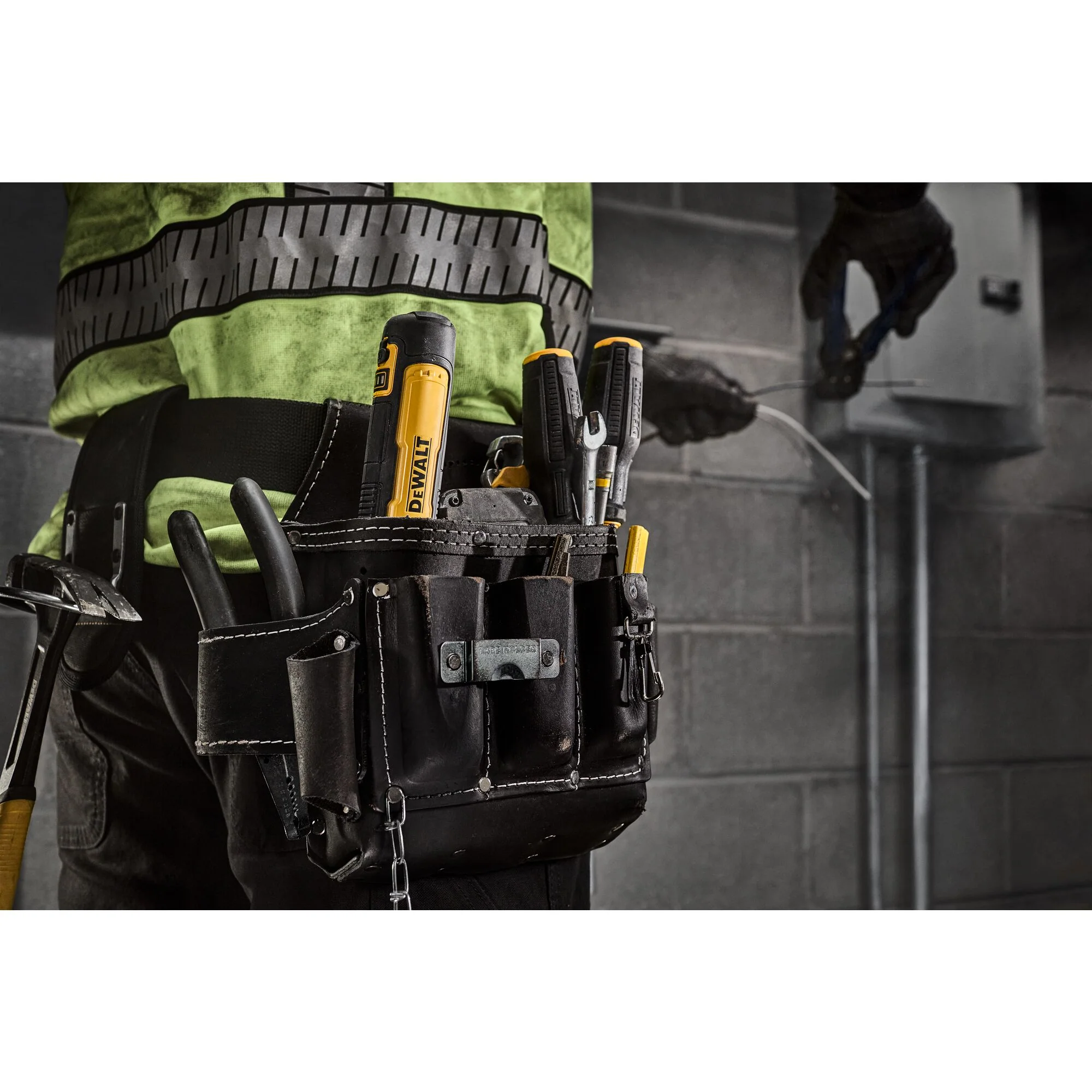 DeWalt 14 pc. Cordless Screwdriver Set w/ FLEXDRIVE™ Control - Image 7