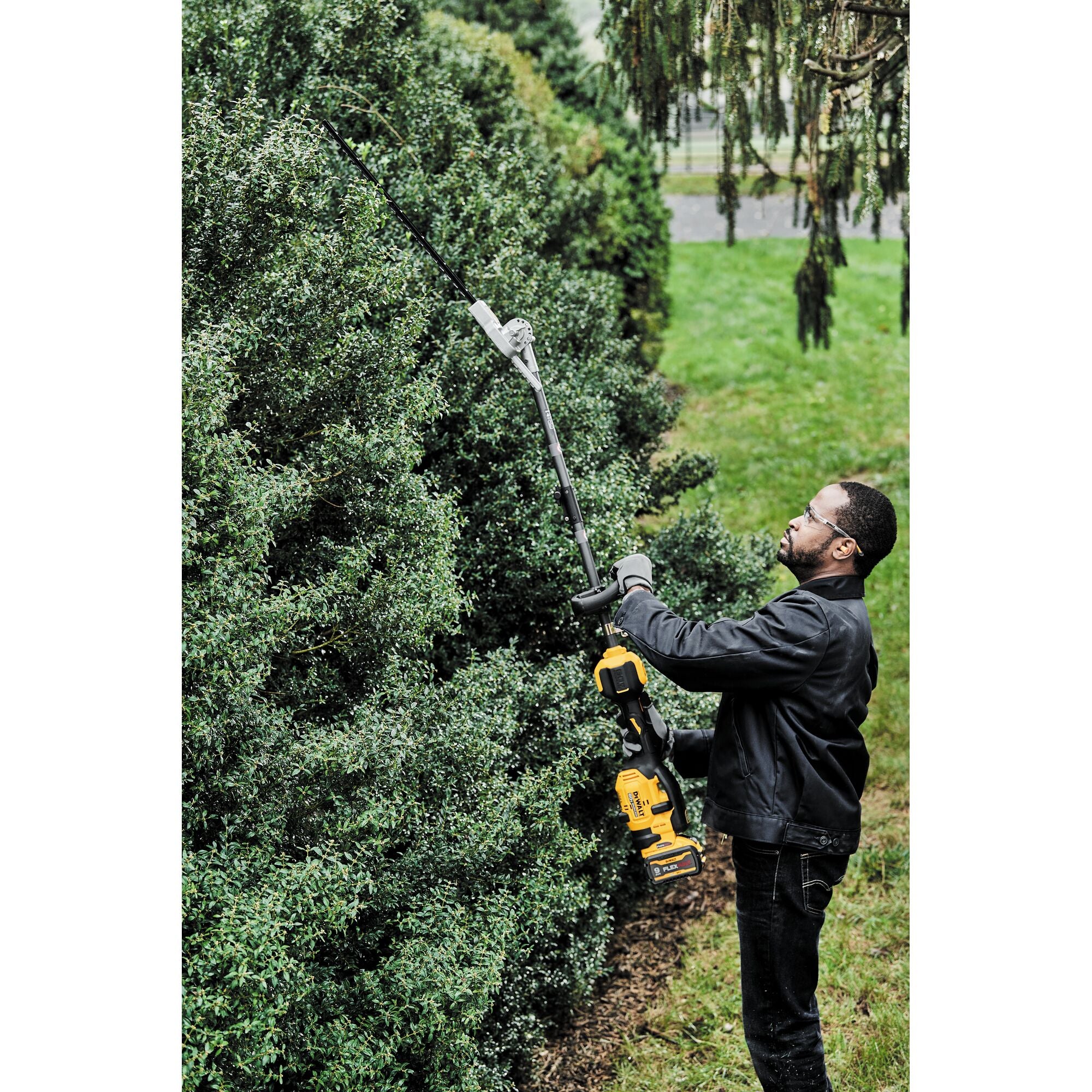 DeWalt Articulating Hedge Trimmer Attatchment - Image 3