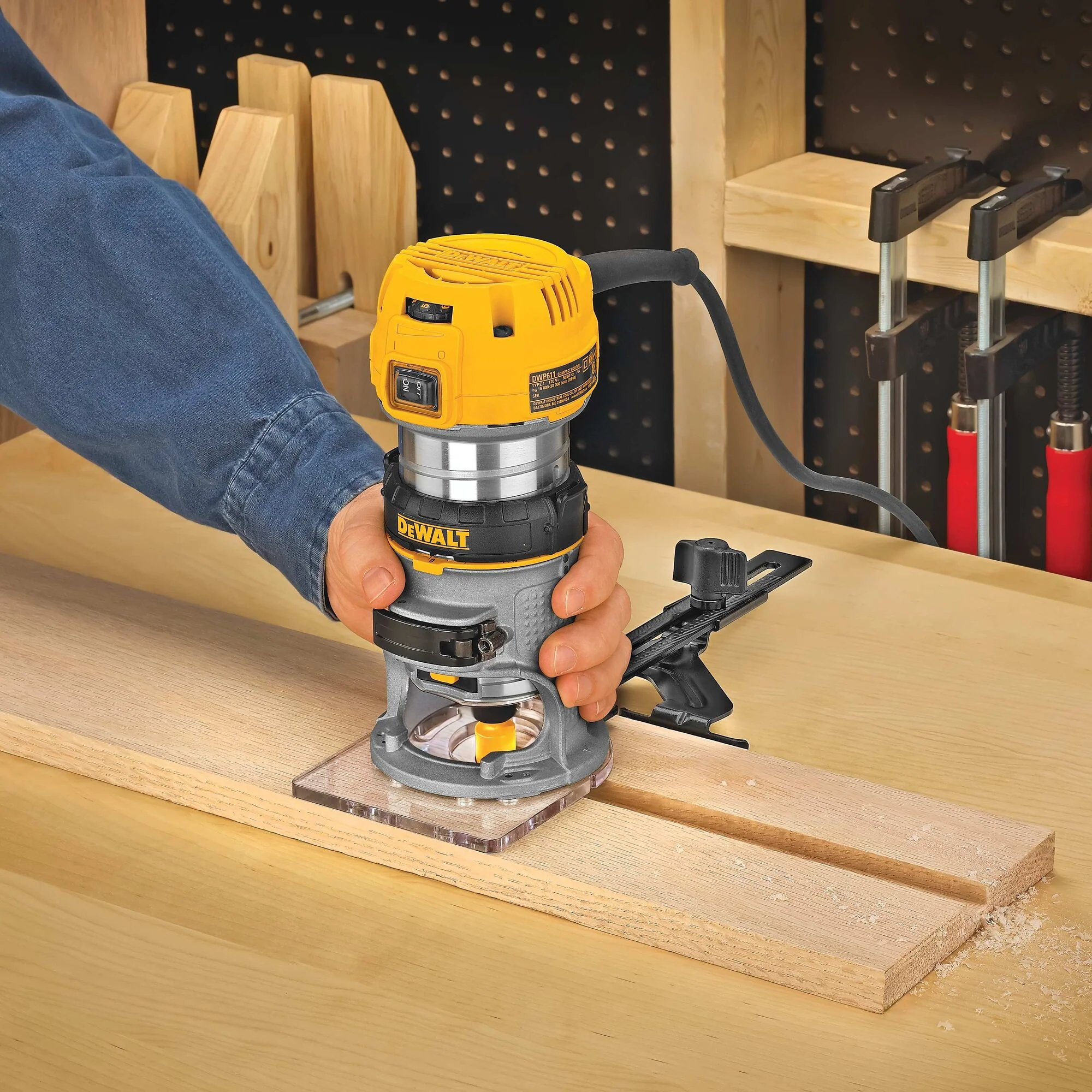 DeWalt 1-1/4 HP MAX Torque Variable Speed Compact Router - Image 10