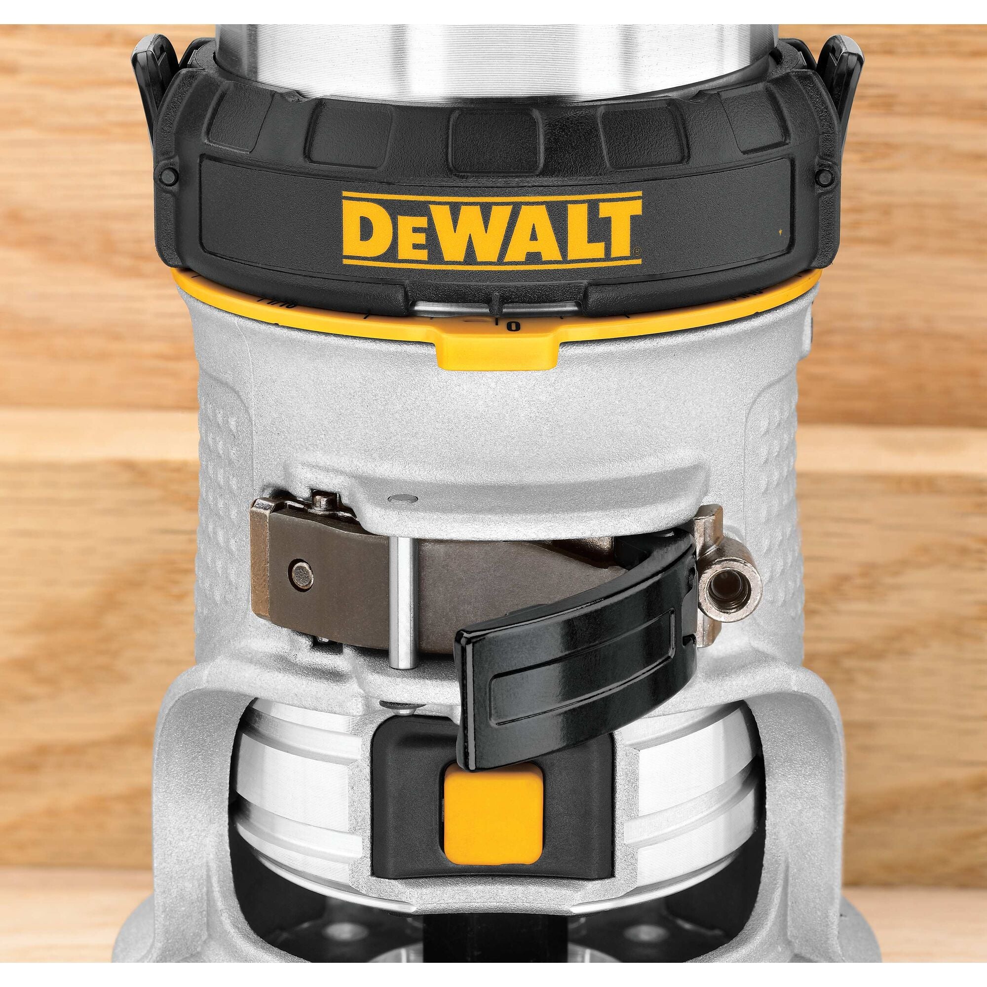 DeWalt 1-1/4 HP MAX Torque Variable Speed Compact Router - Image 3