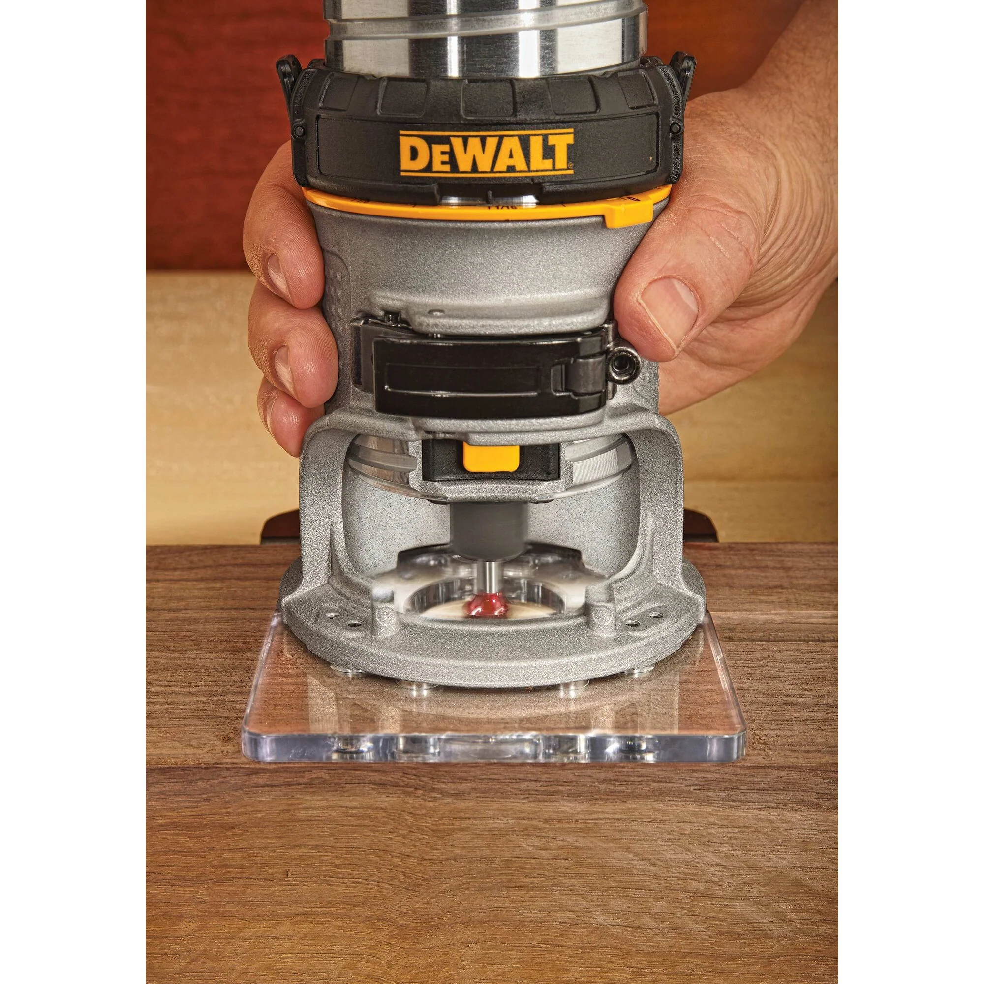 DeWalt 1-1/4 HP MAX Torque Variable Speed Compact Router - Image 5