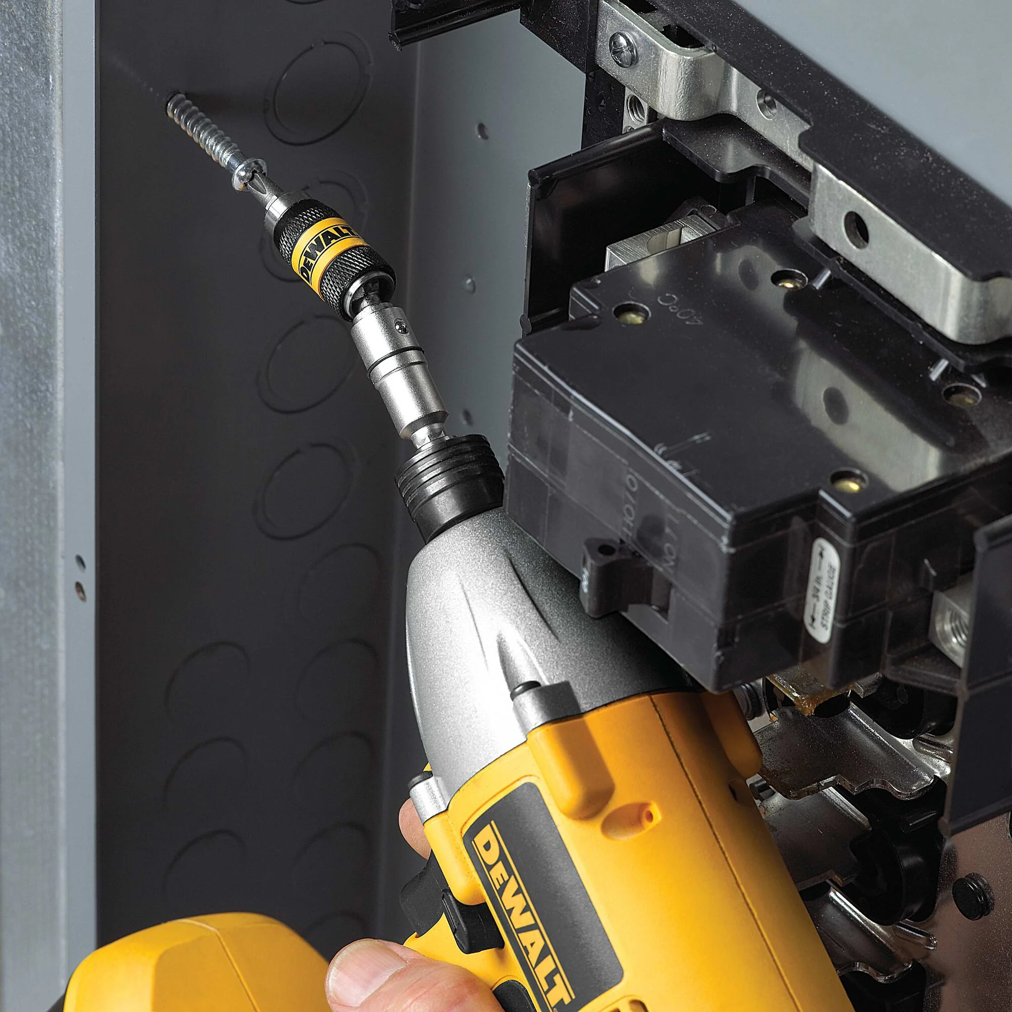 DeWalt IMPACT READY® Magnetic Pivot Holder - Image 4