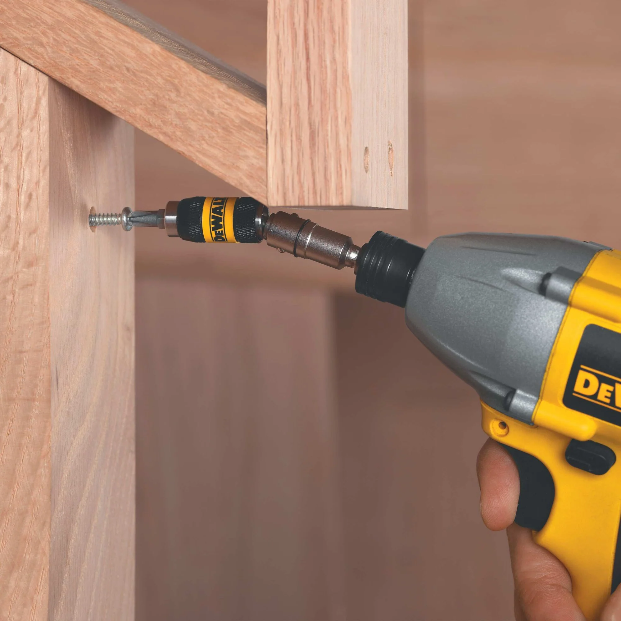 DeWalt IMPACT READY® Magnetic Pivot Holder - Image 6