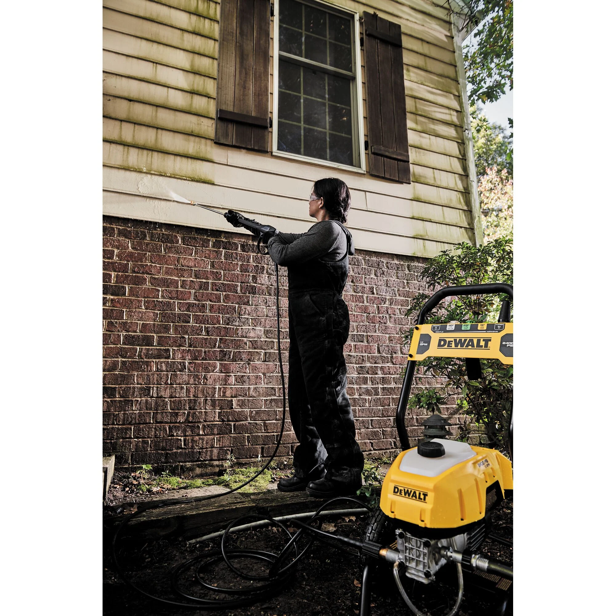 DeWalt 2400 psi 13 Amp Electric Cold-Water Pressure Washer - Image 9