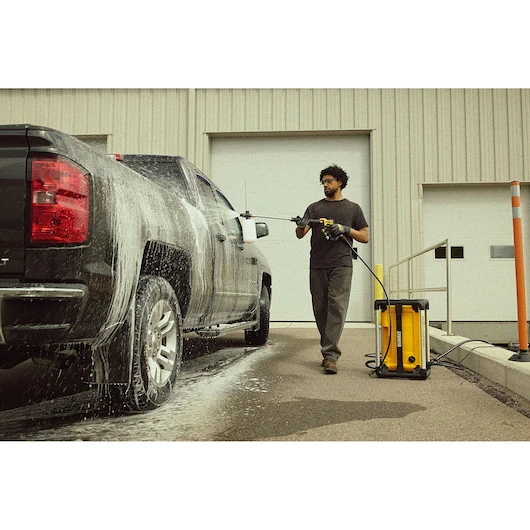 DeWalt 2600 psi 1.1 GPM Electric Jobsite Pressure Washer - Image 10