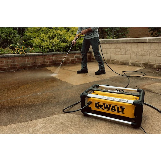 DeWalt 2600 psi 1.1 GPM Electric Jobsite Pressure Washer - Image 9