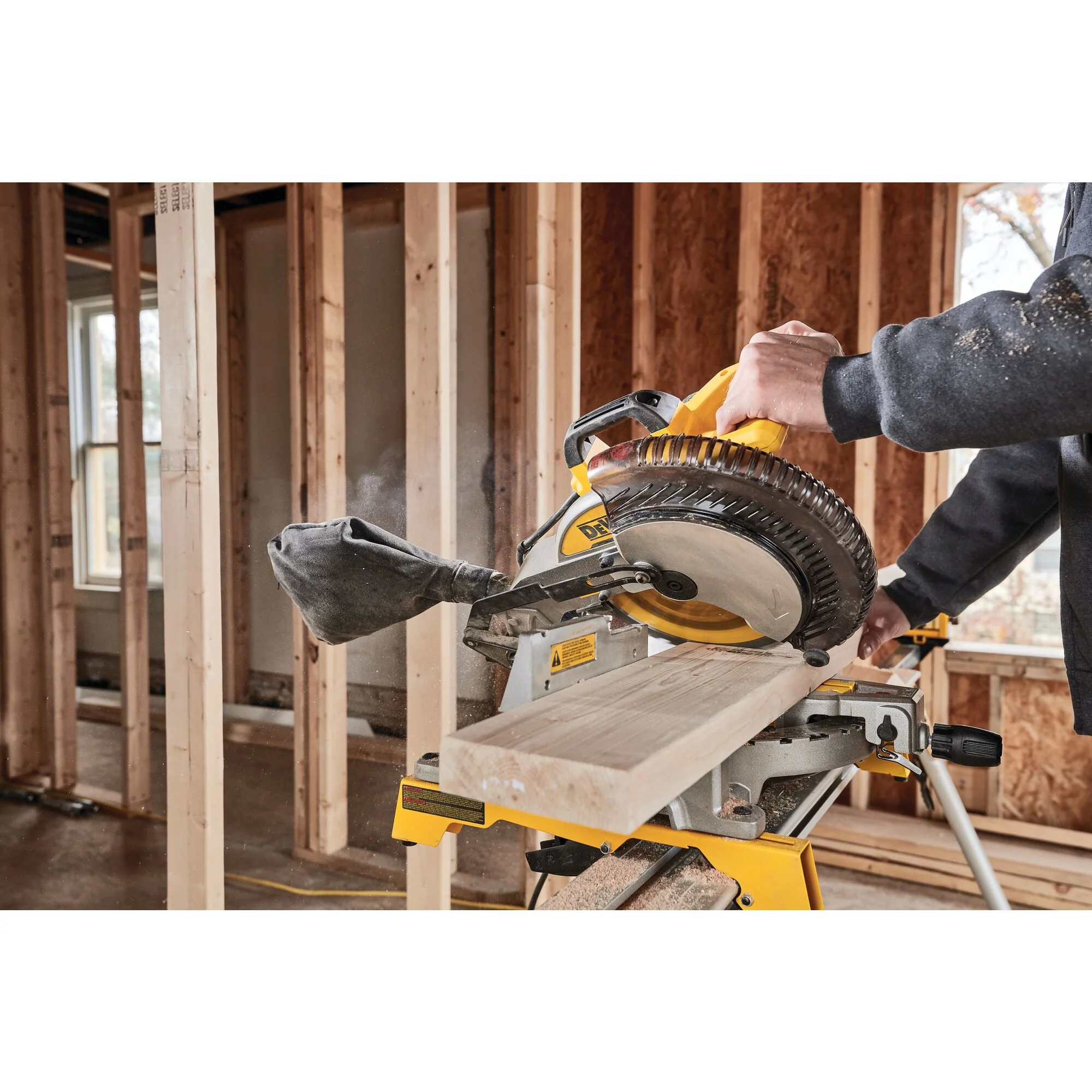 DeWalt 10" 15A Electric Single-Bevel Compound Mitre Saw - Image 15