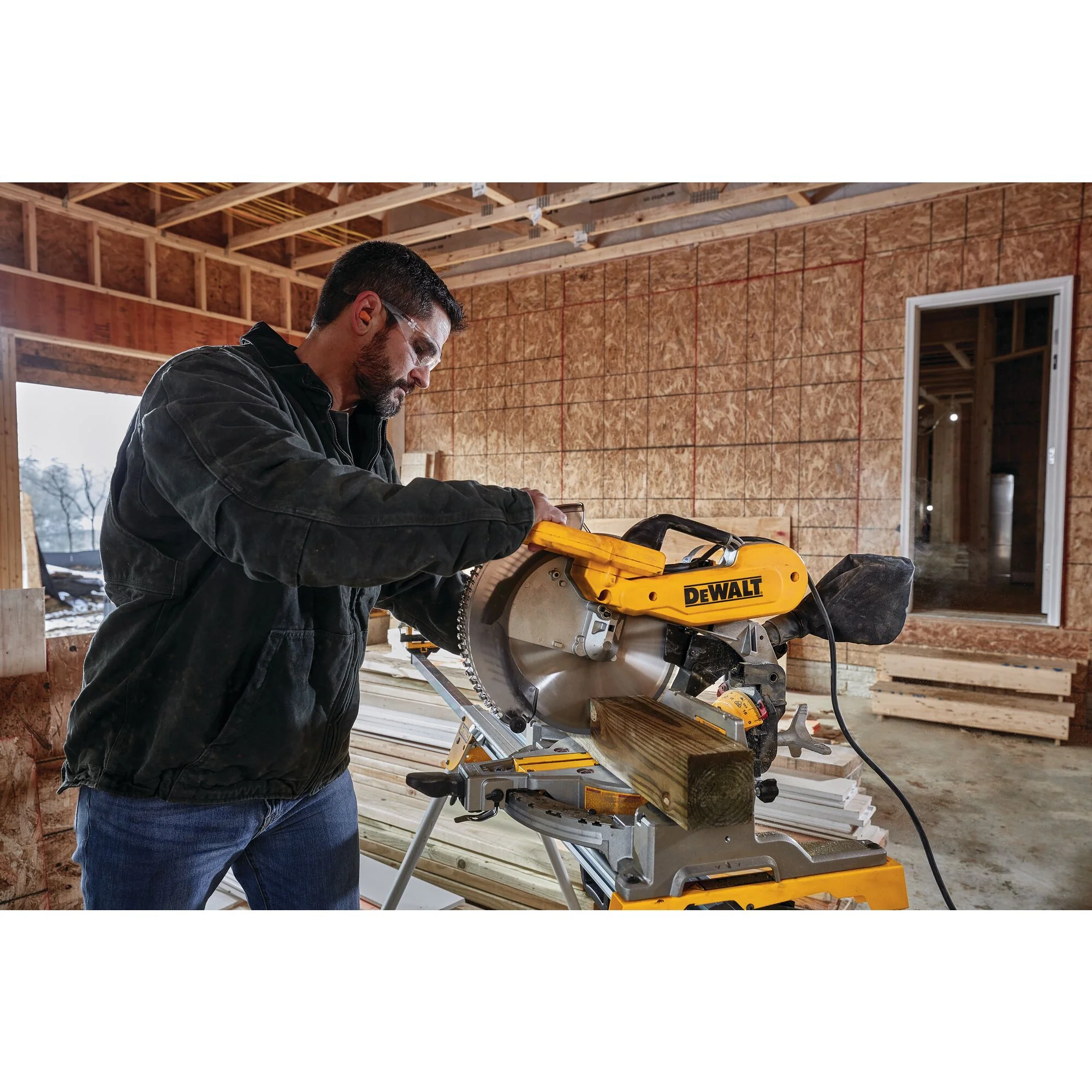 DeWalt 12" 15A Electric Dual-Bevel Compound Mitre Saw - Image 12