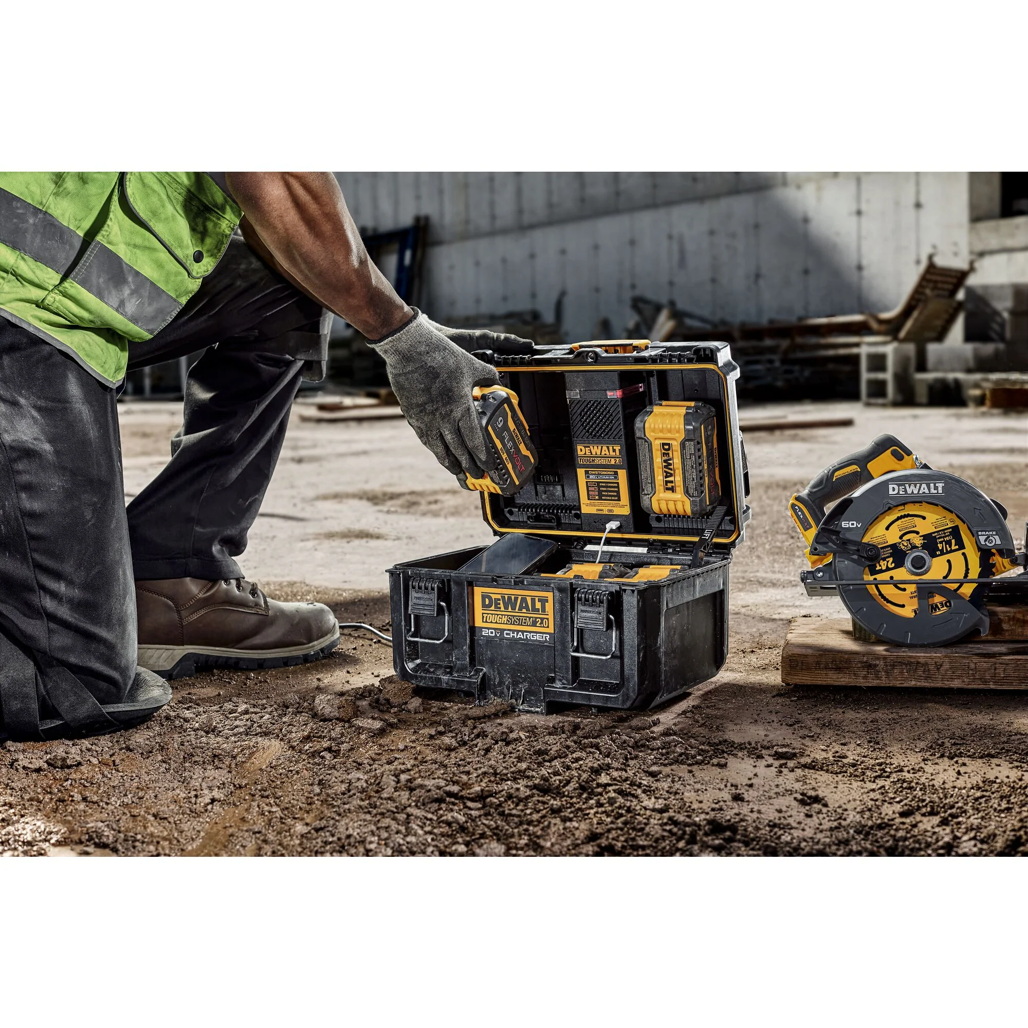 DeWalt 20V MAX TOUGHSYSTEM 2.0 Dual Port Battery Charger - Image 5
