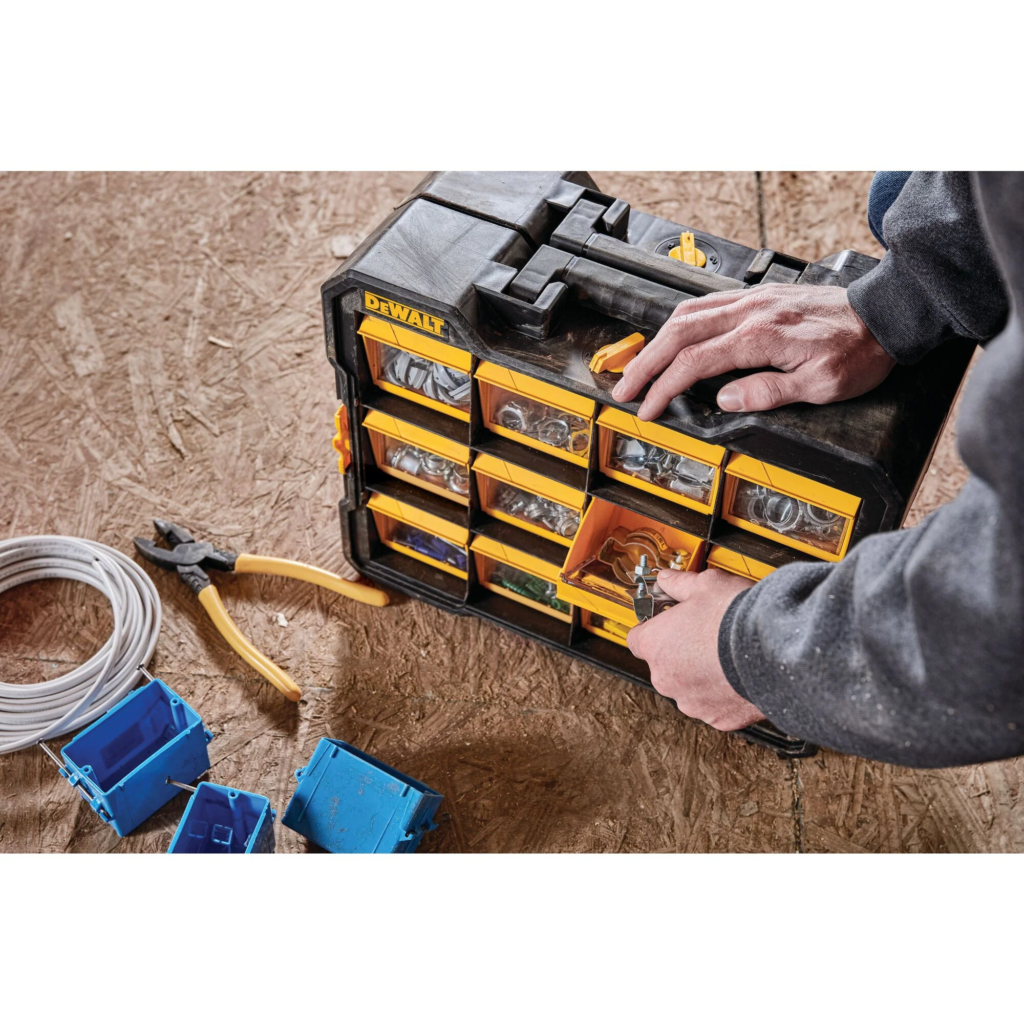 DeWalt Flip-Bin Organizer - Image 9