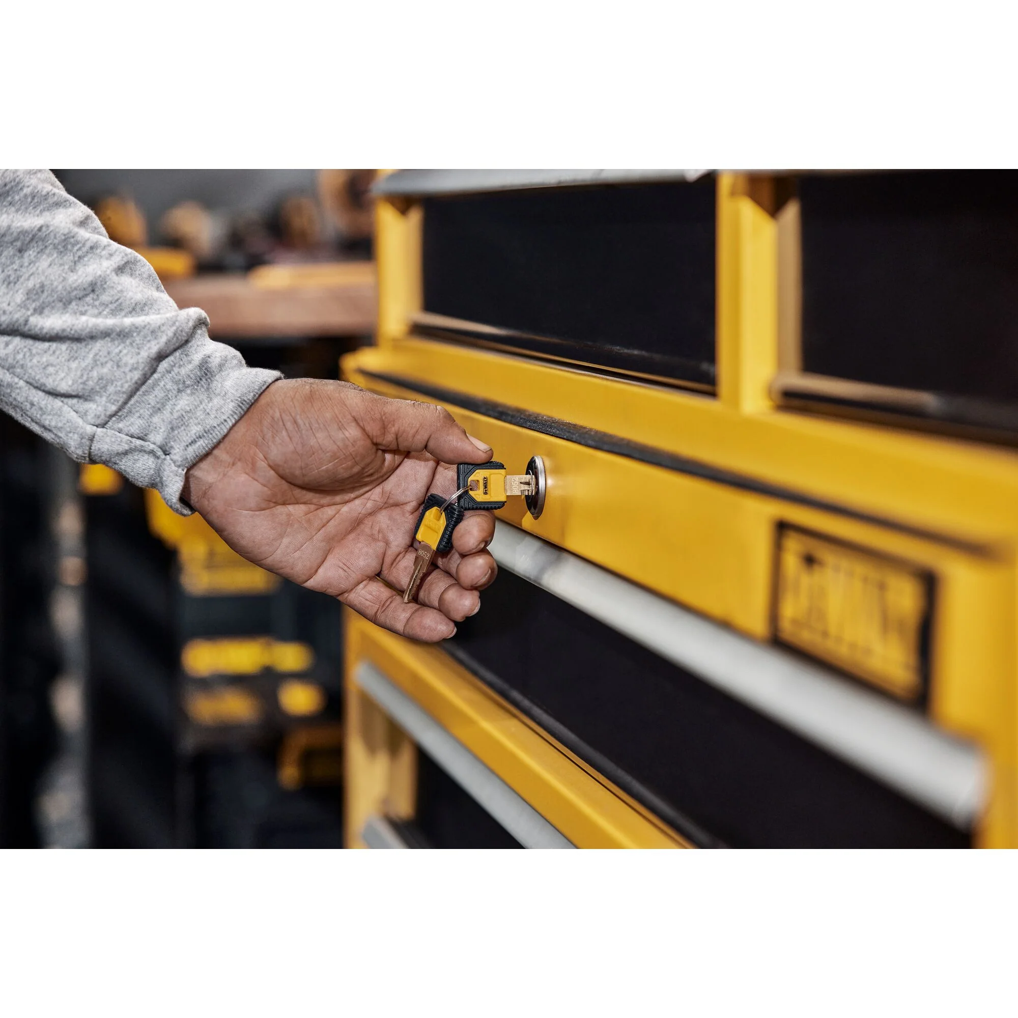 DeWalt 41" 8-Drawer Rolling Tool Cabinet - Image 6
