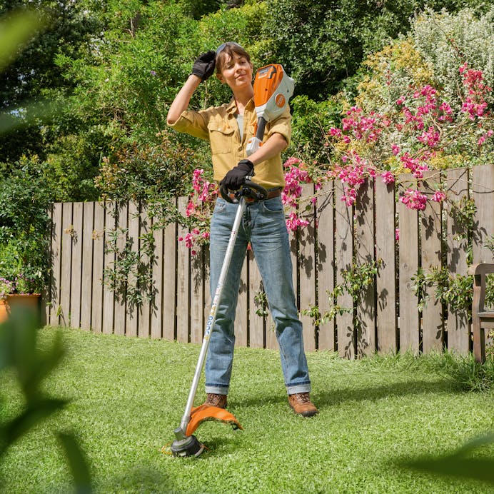 STIHL FSA 80R Cordless Battery Grass Trimmer Kit - Image 8