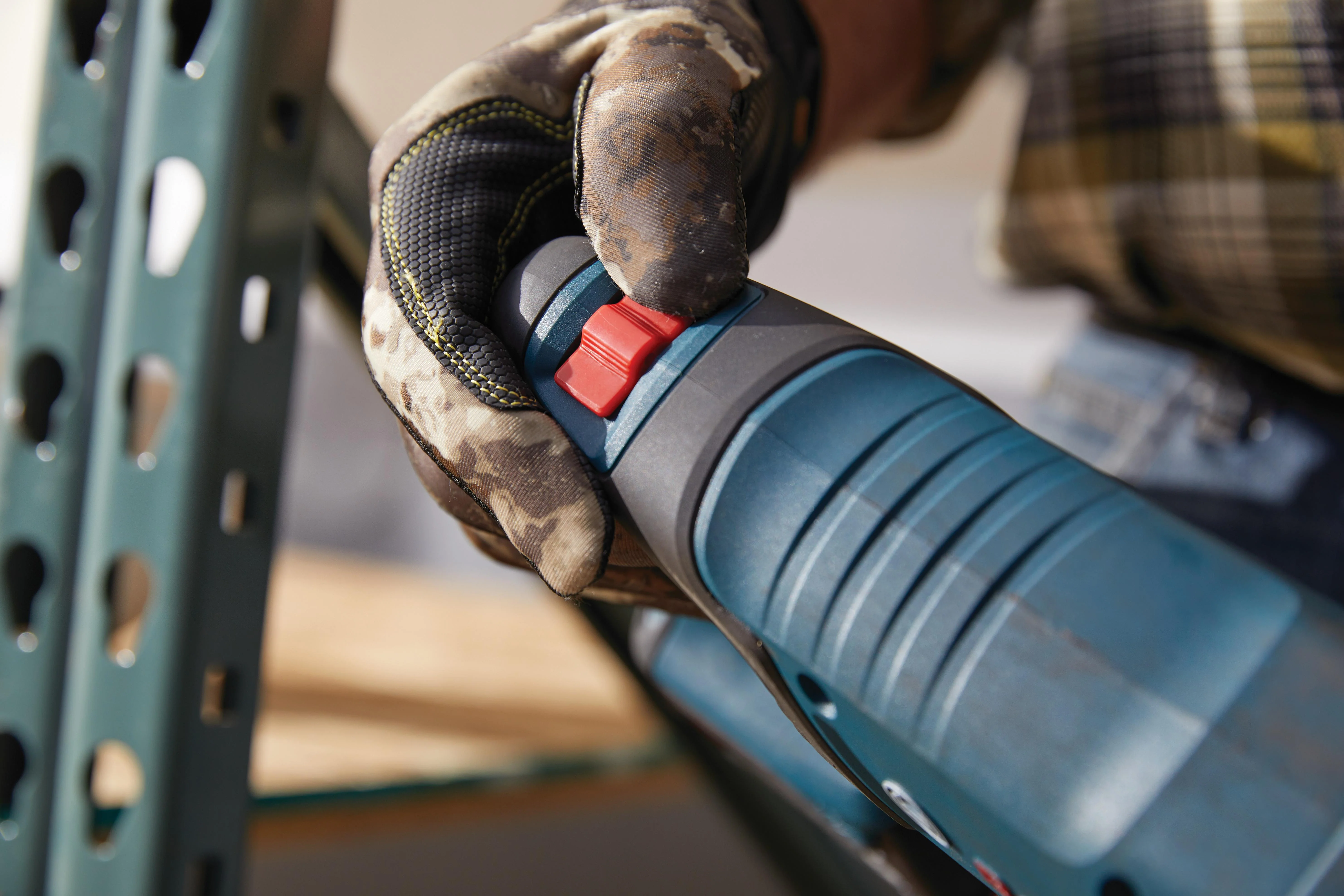 Bosch 18V EC Brushless SDS Plus® Bulldog™ 1" Rotary Hammer Kit - Image 5