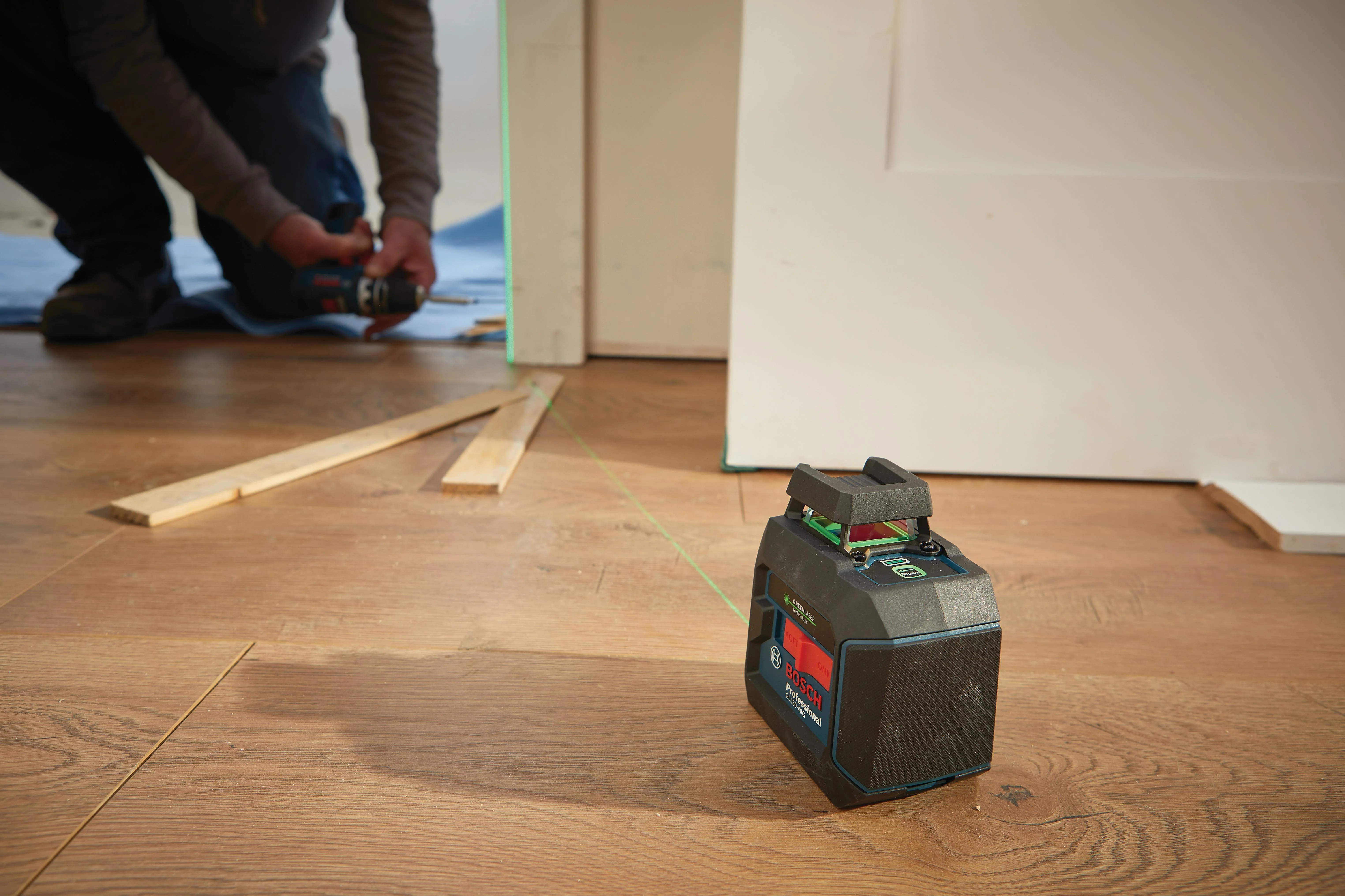 Bosch Green-Beam Self-Leveling 360° Cross-Line Laser - Image 11
