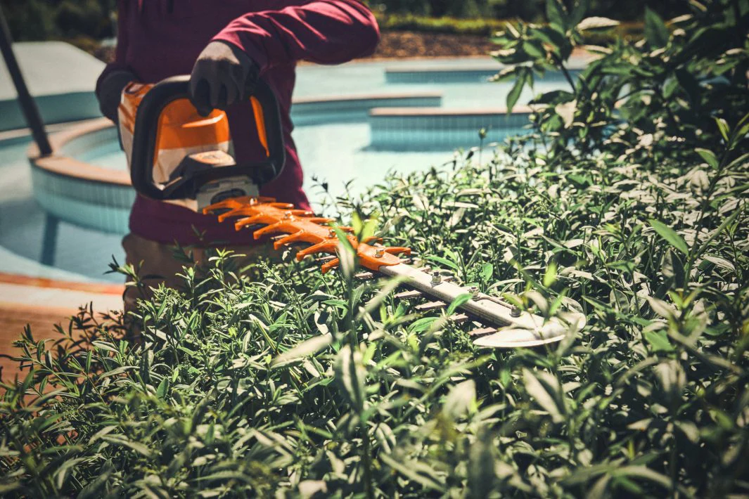 STIHL HSA 140T 24" Cordless Hedge Trimmer - Tool Only - Image 6