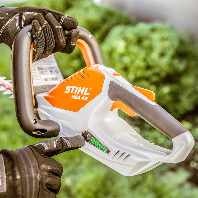 STIHL HSA 40 Cordless Battery Hedge Trimmer Kit - Image 3