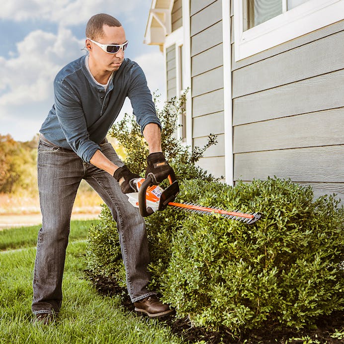 STIHL HSA 40 Cordless Battery Hedge Trimmer Kit - Image 5