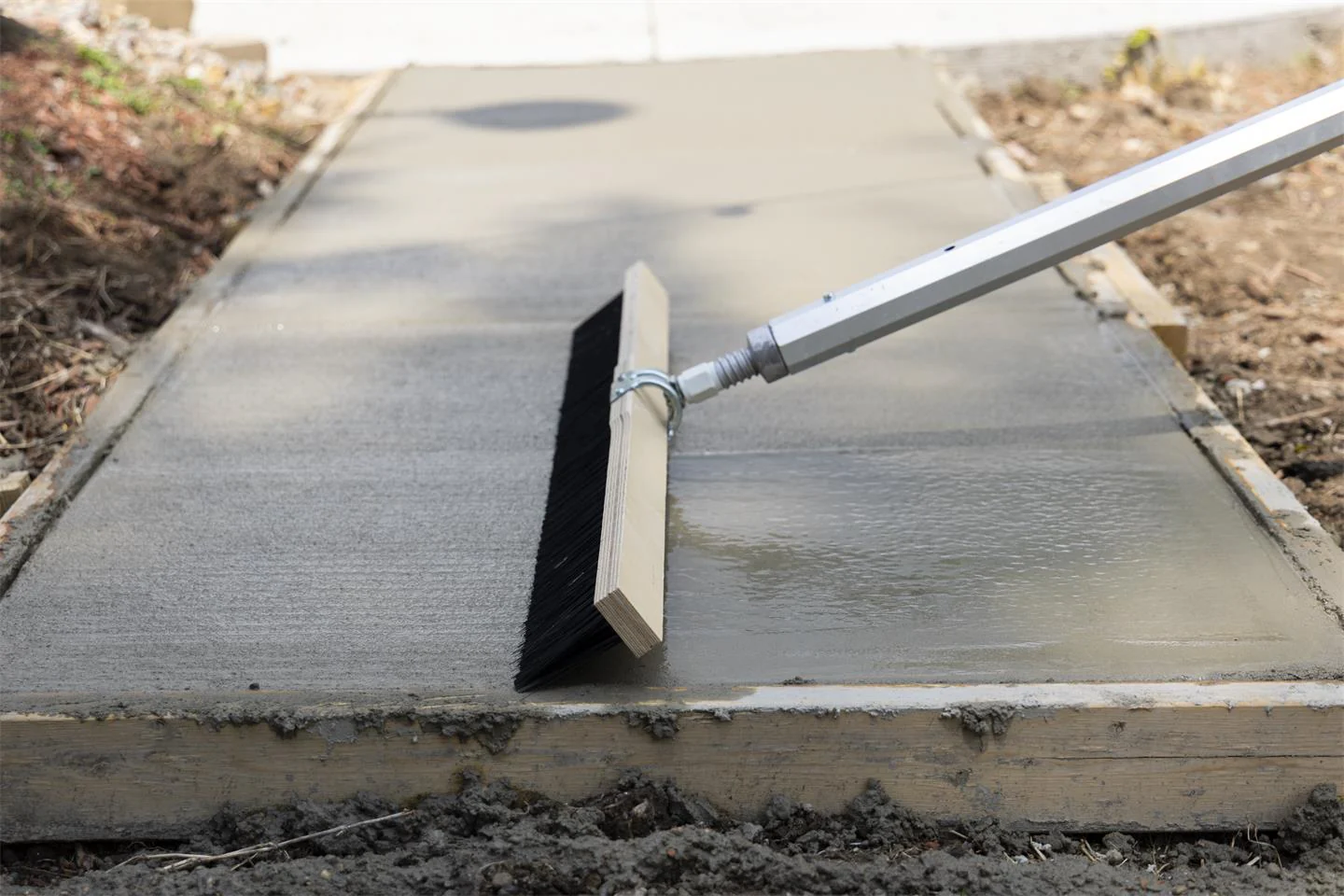 Marshalltown Large Concrete Broom - Image 6