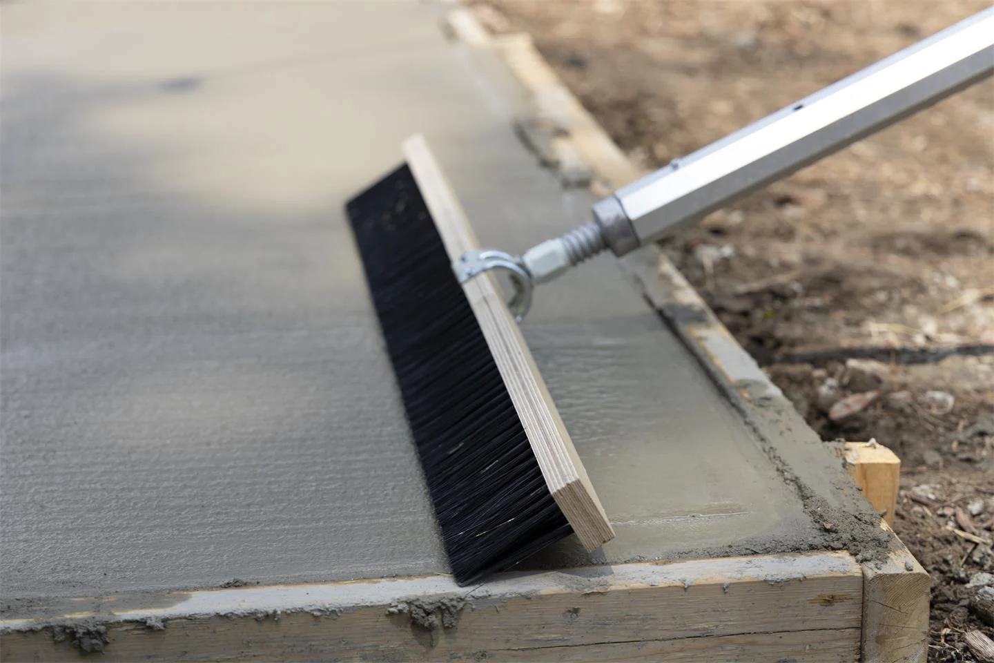 Marshalltown Large Concrete Broom - Image 7