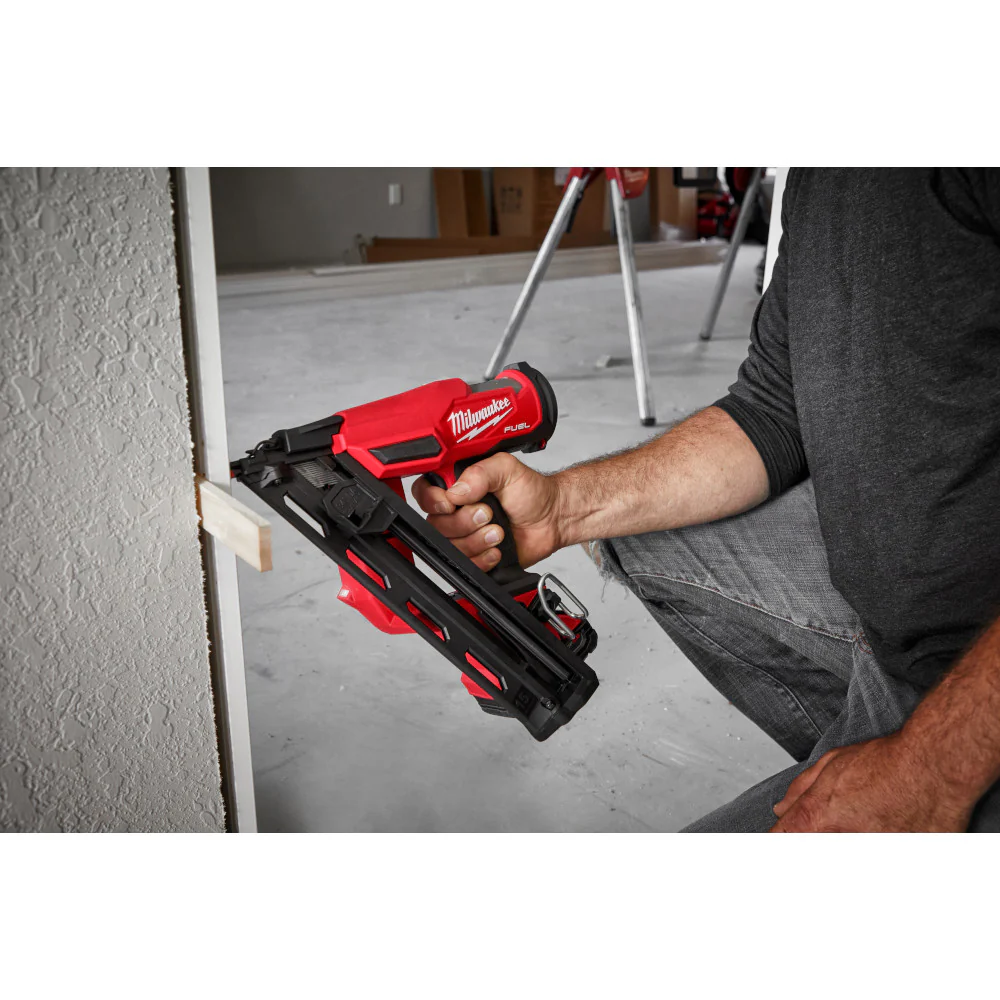 Milwaukee M18 FUEL™ 15 Gauge Finish Nailer - Tool Only - Image 25