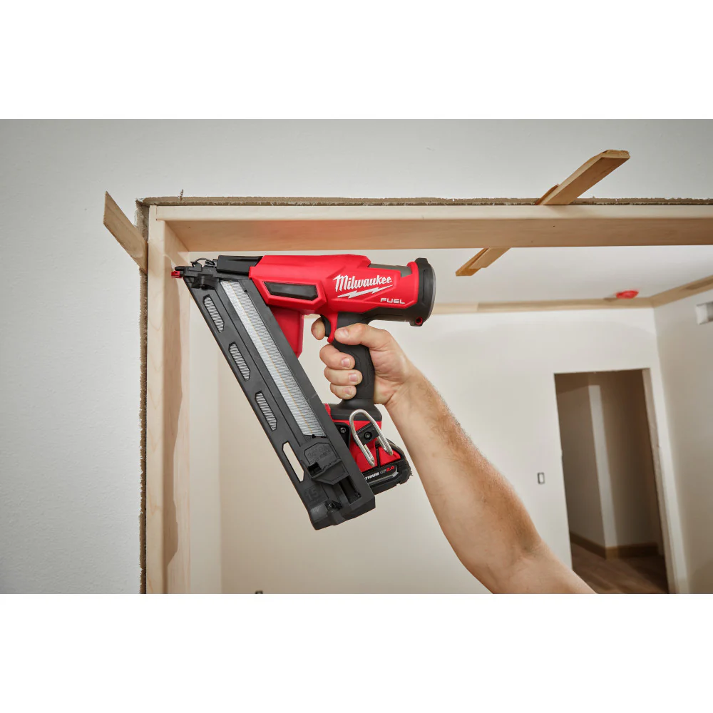 Milwaukee M18 FUEL™ 15 Gauge Finish Nailer - Tool Only - Image 9