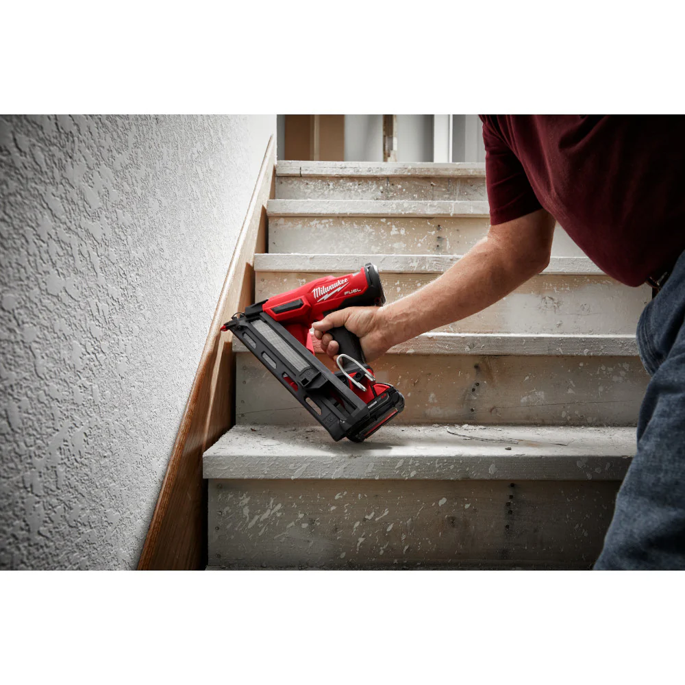 Milwaukee M18 FUEL™ 15 Gauge Finish Nailer Kit - Image 25