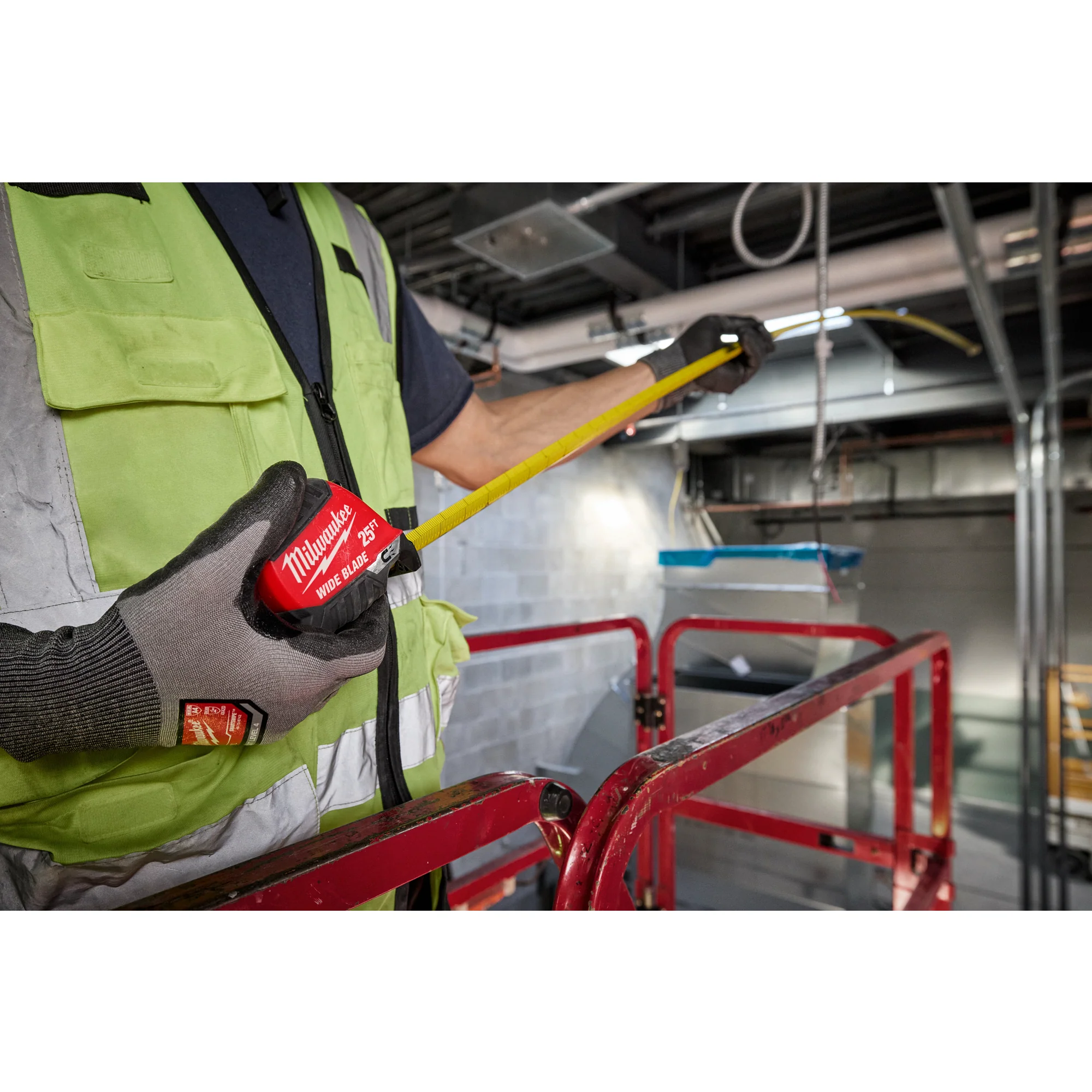 Milwaukee 16ft Wide Blade Magnetic Tape Measure - Image 8