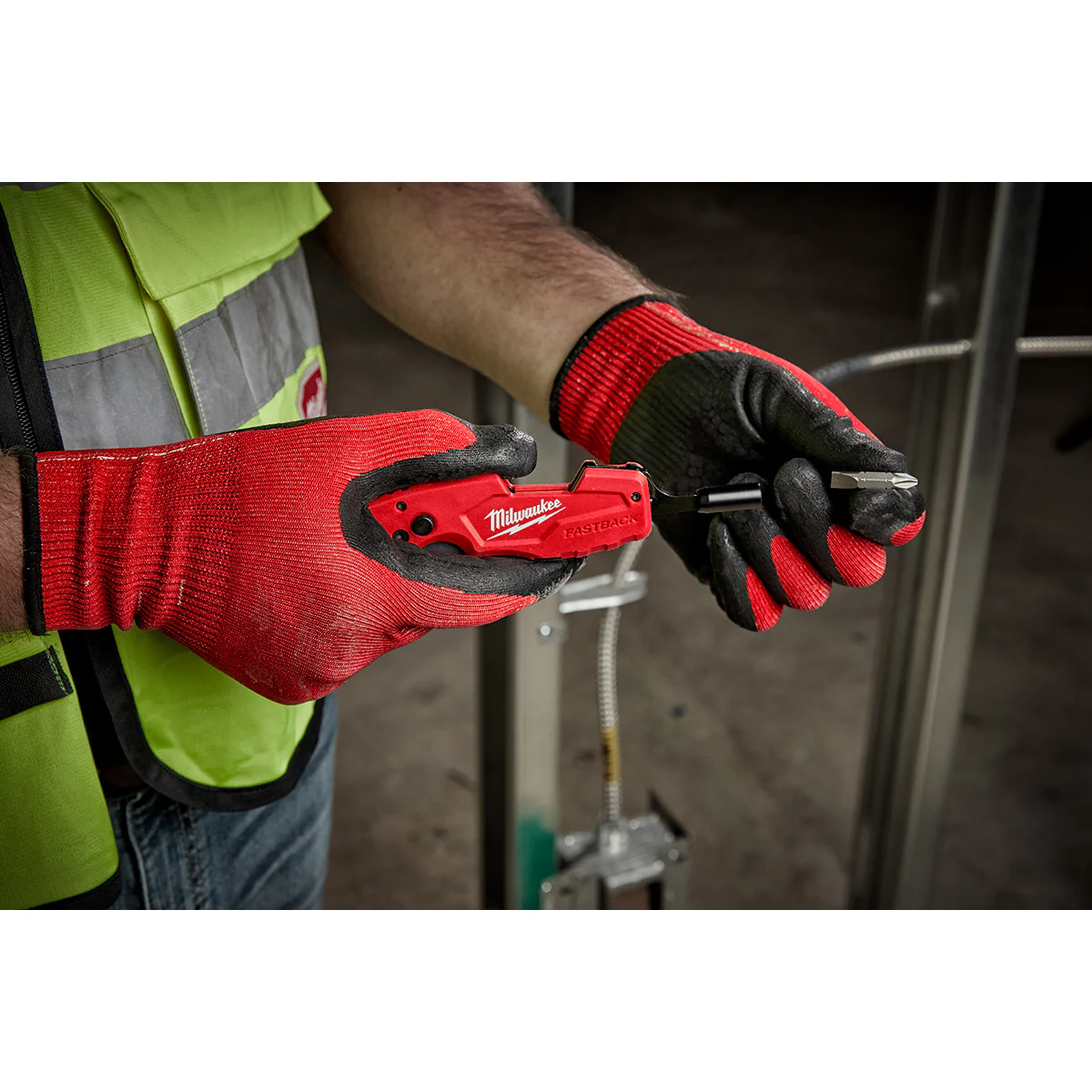 Milwaukee FASTBACK 6-in-1 Folding Utility Knife - Image 15