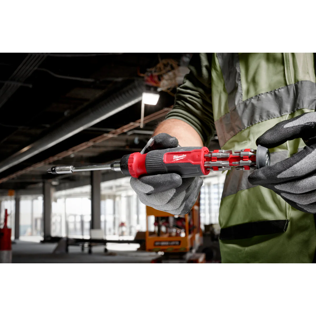Milwaukee 27-in-1 Ratcheting Multi-Bit Screwdriver - Image 8