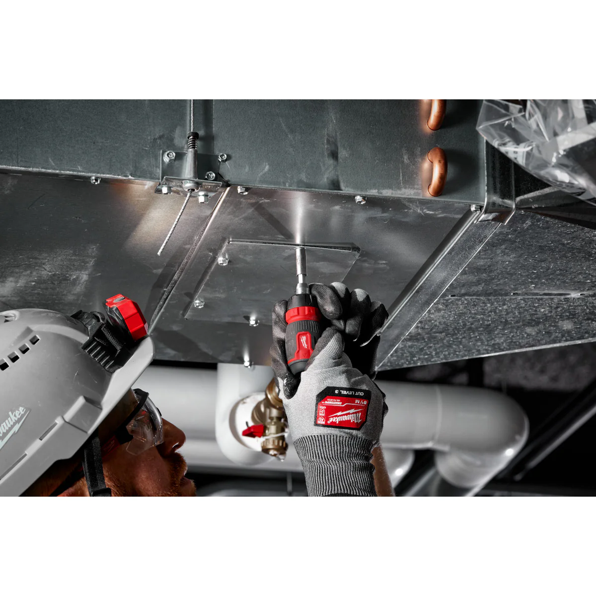 Milwaukee 8-in-1 Ratcheting Compact Multi-Bit Screwdriver - Image 9