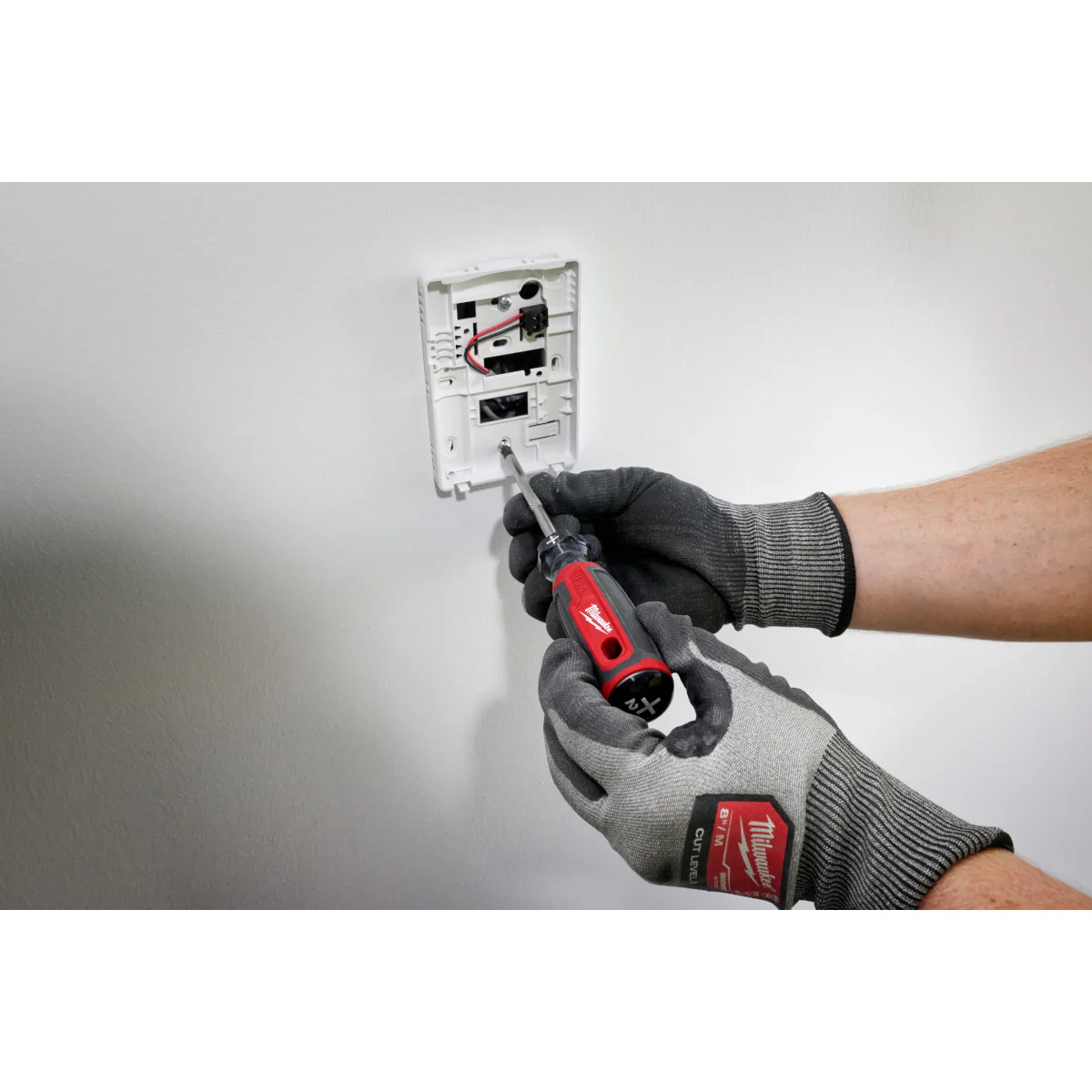 Milwaukee #2 Phillips 4" Cushion Grip Screwdriver (USA) - Image 9