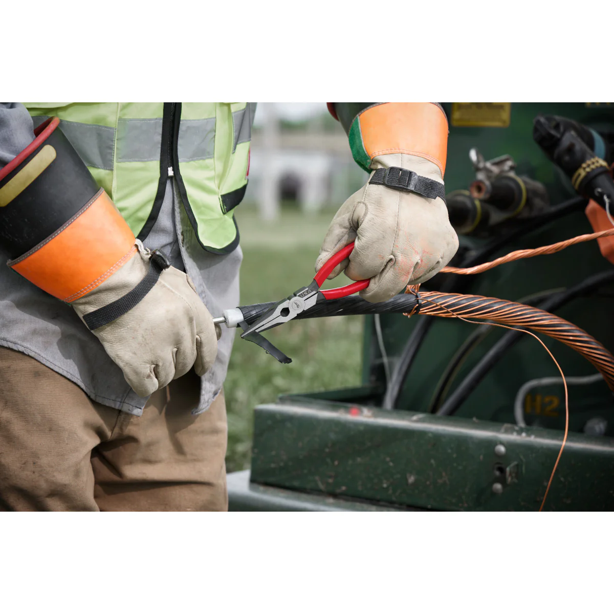 Milwaukee 8" Long Nose Dipped Grip Pliers (USA) - Image 10