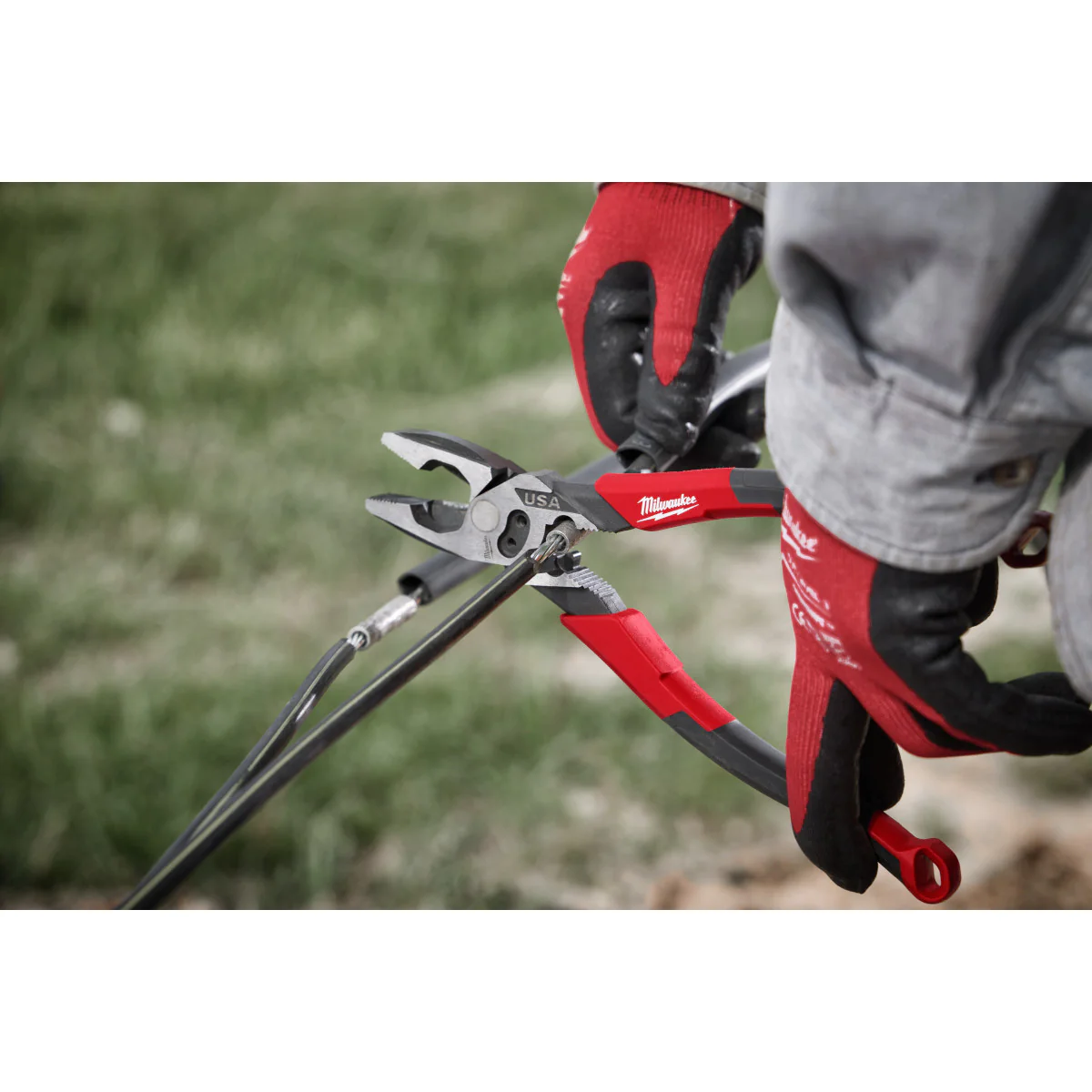Milwaukee 9" Lineman's Comfort Grip Pliers w/ Crimper and Bolt Cutter (USA) - Image 12