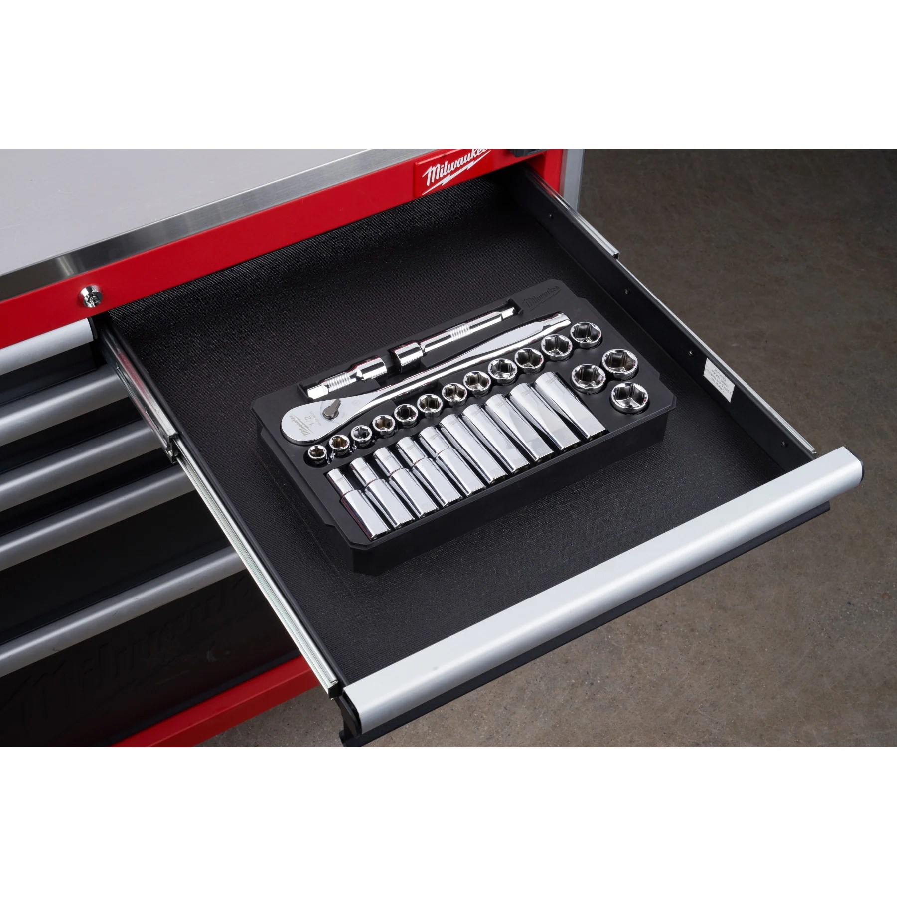 Milwaukee 28 pc. 1/2" Drive Ratchet & Socket Set - Metric - Image 10