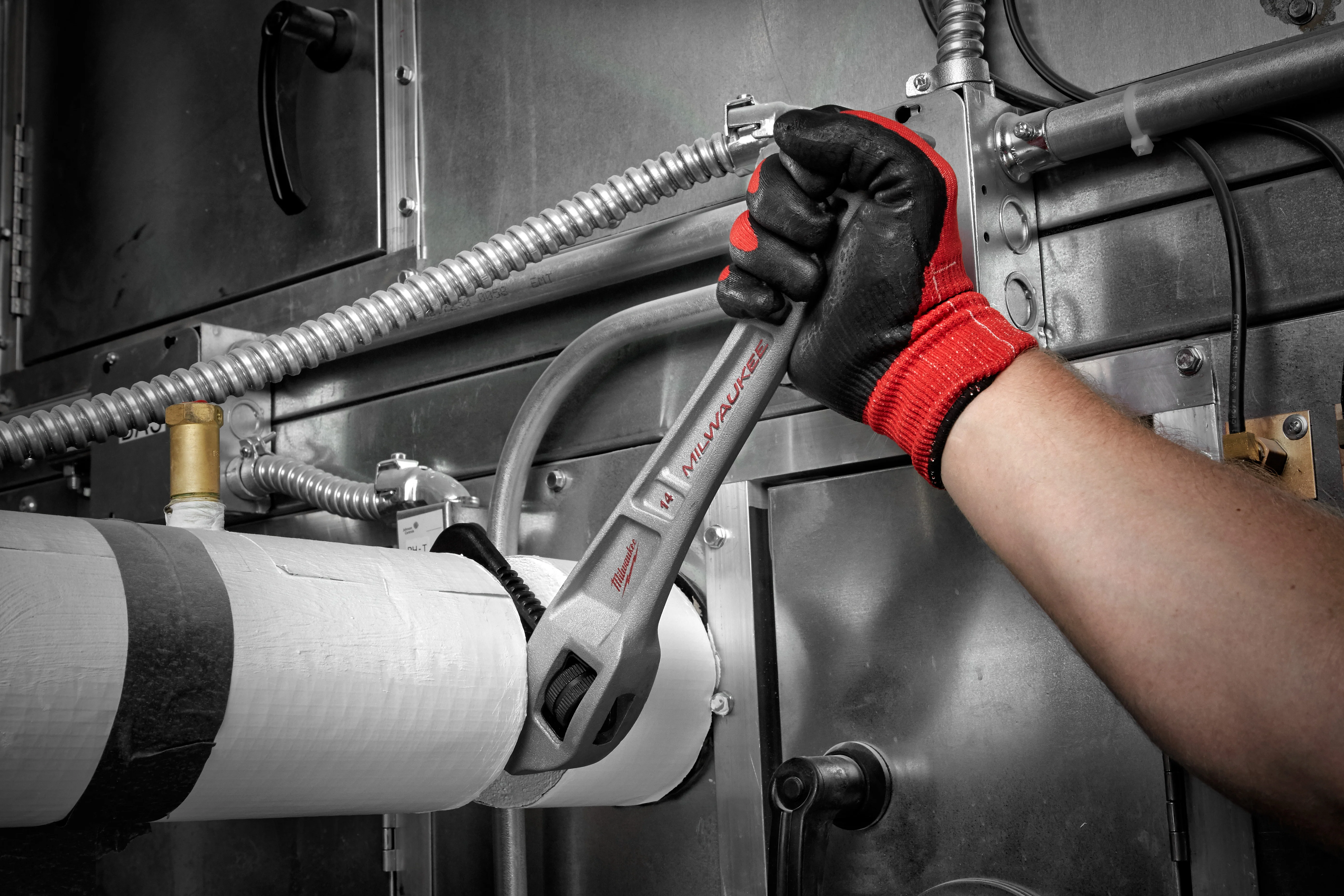 Milwaukee Aluminum Offset Pipe Wrench - Image 2