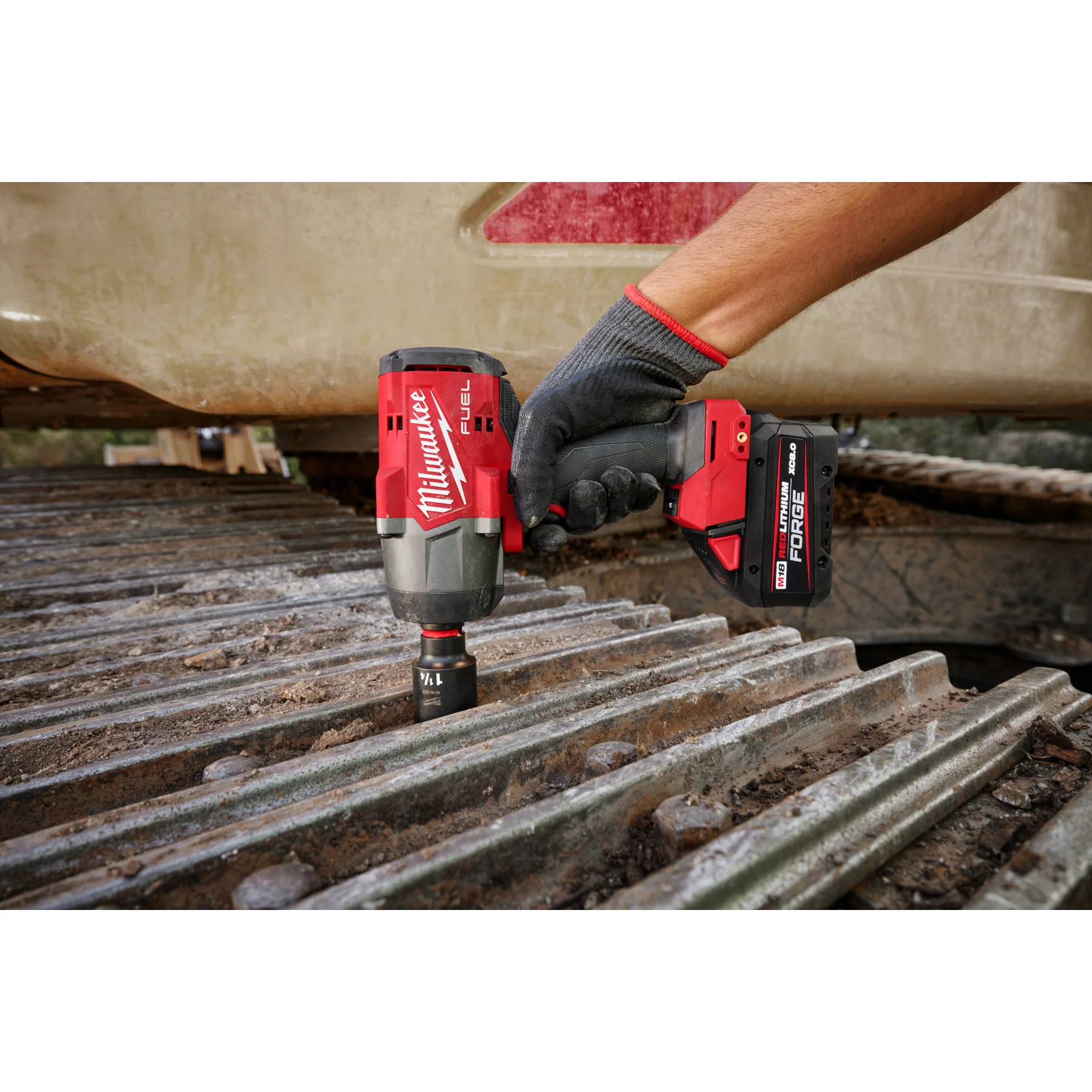 Milwaukee M18 FUEL™ 1/2" High Torque Impact Wrench w/ Friction Ring REDLITHIUM™ FORGE™ Kit - Image 15