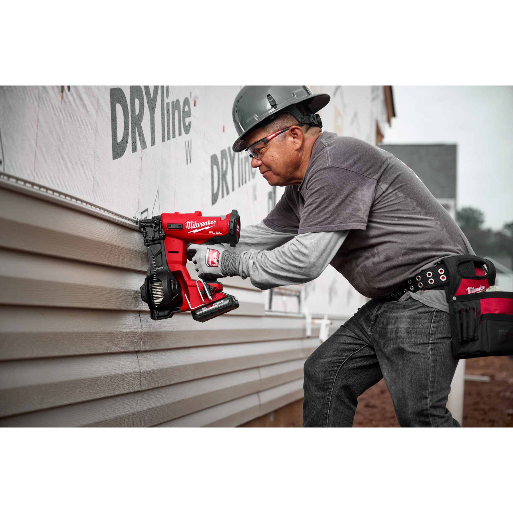 Milwaukee M18 FUEL Coil Roofing Nailer Kit - Image 22