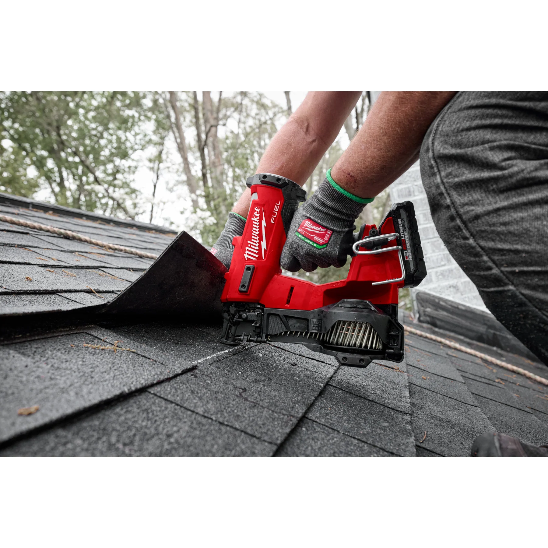Milwaukee M18 FUEL Coil Roofing Nailer Kit - Image 29