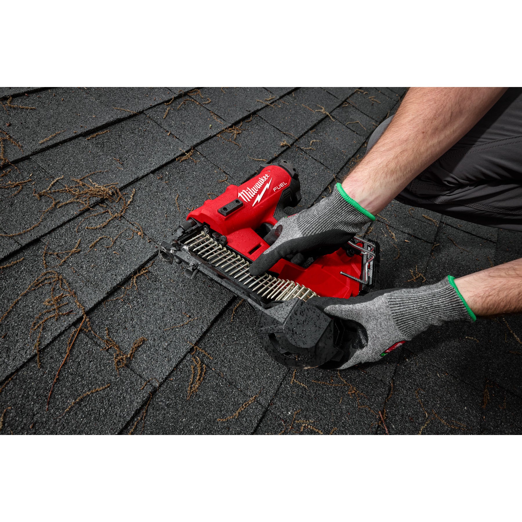 Milwaukee M18 FUEL Coil Roofing Nailer Kit - Image 30