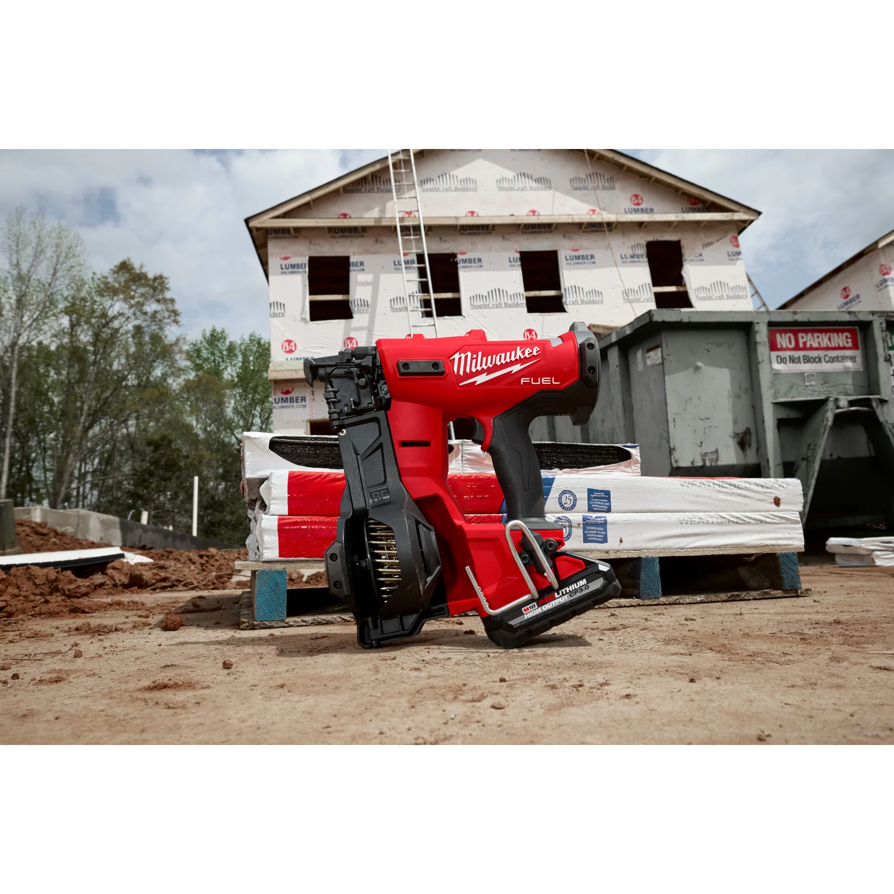 Milwaukee M18 FUEL Coil Roofing Nailer Kit - Image 36