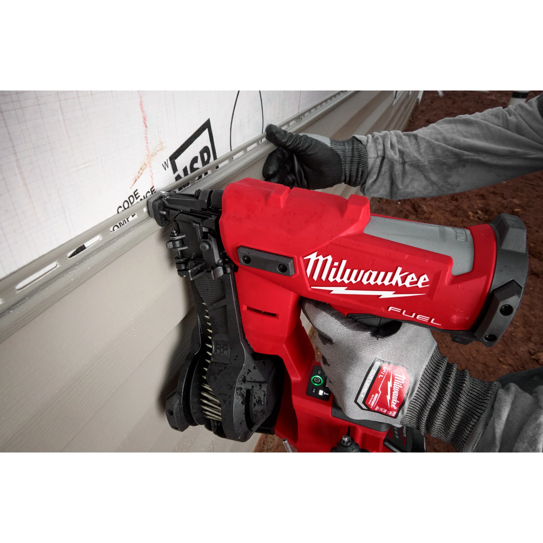 Milwaukee M18 FUEL Coil Roofing Nailer - Tool Only - Image 29