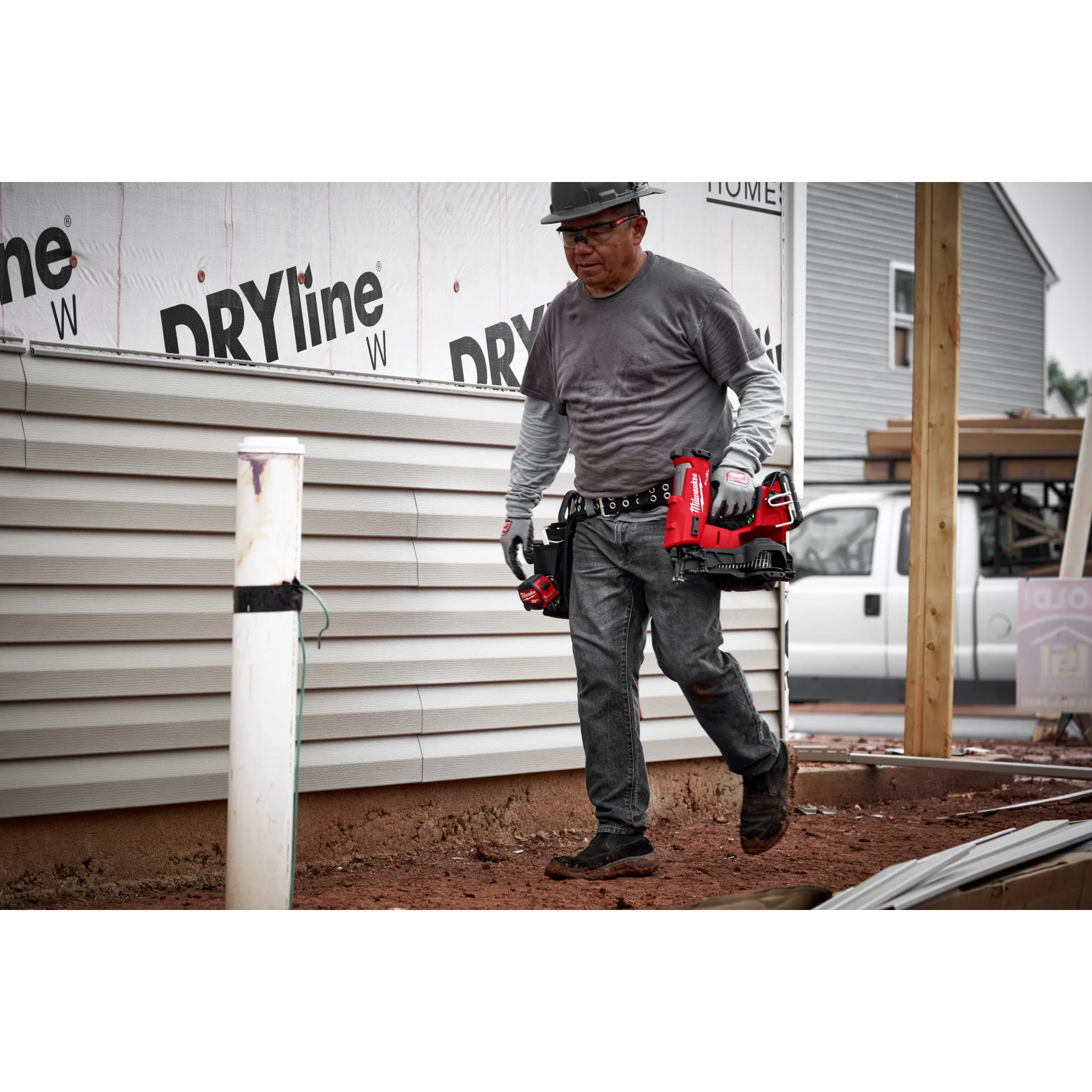 Milwaukee M18 FUEL Coil Roofing Nailer - Tool Only - Image 31