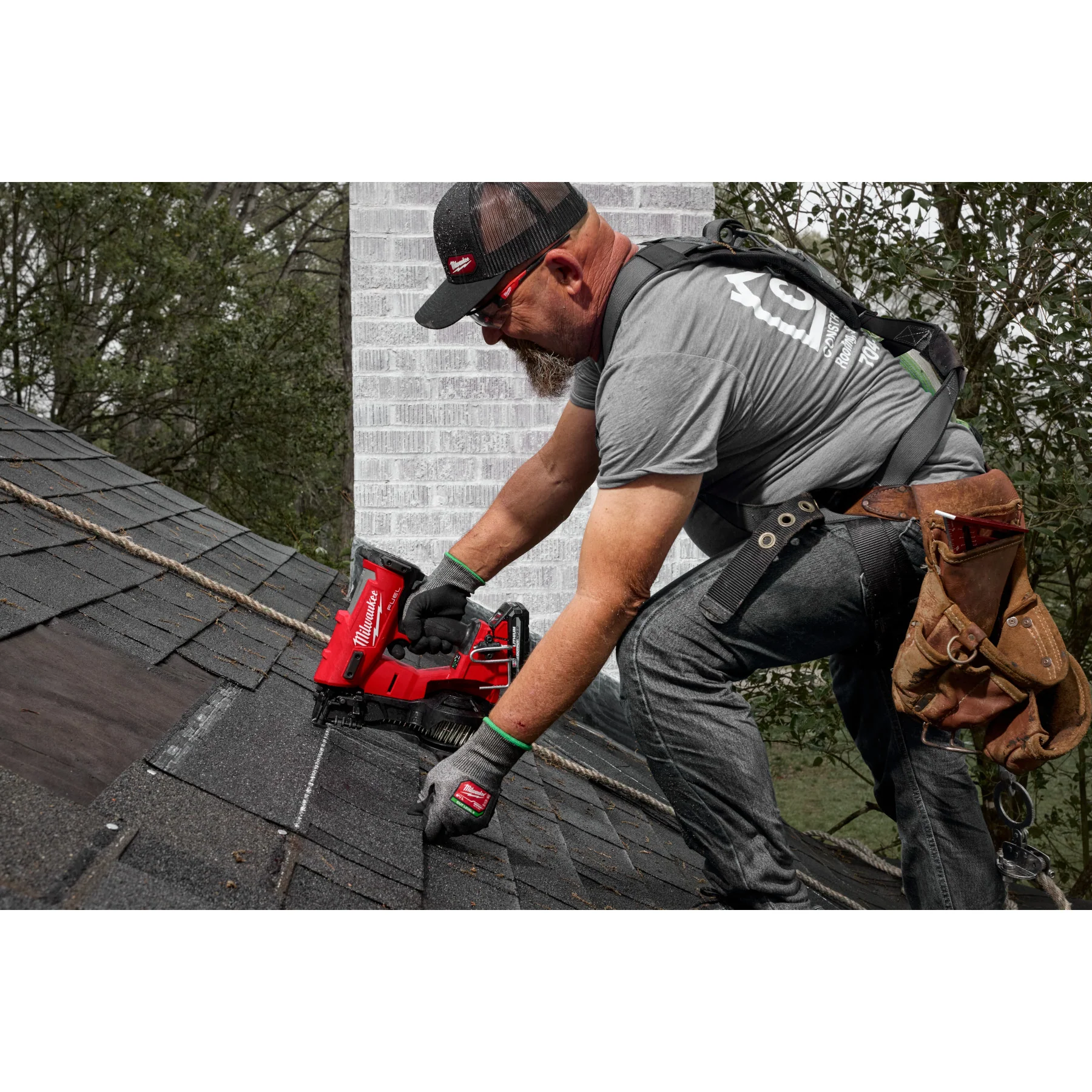 Milwaukee M18 FUEL Coil Roofing Nailer - Tool Only - Image 33