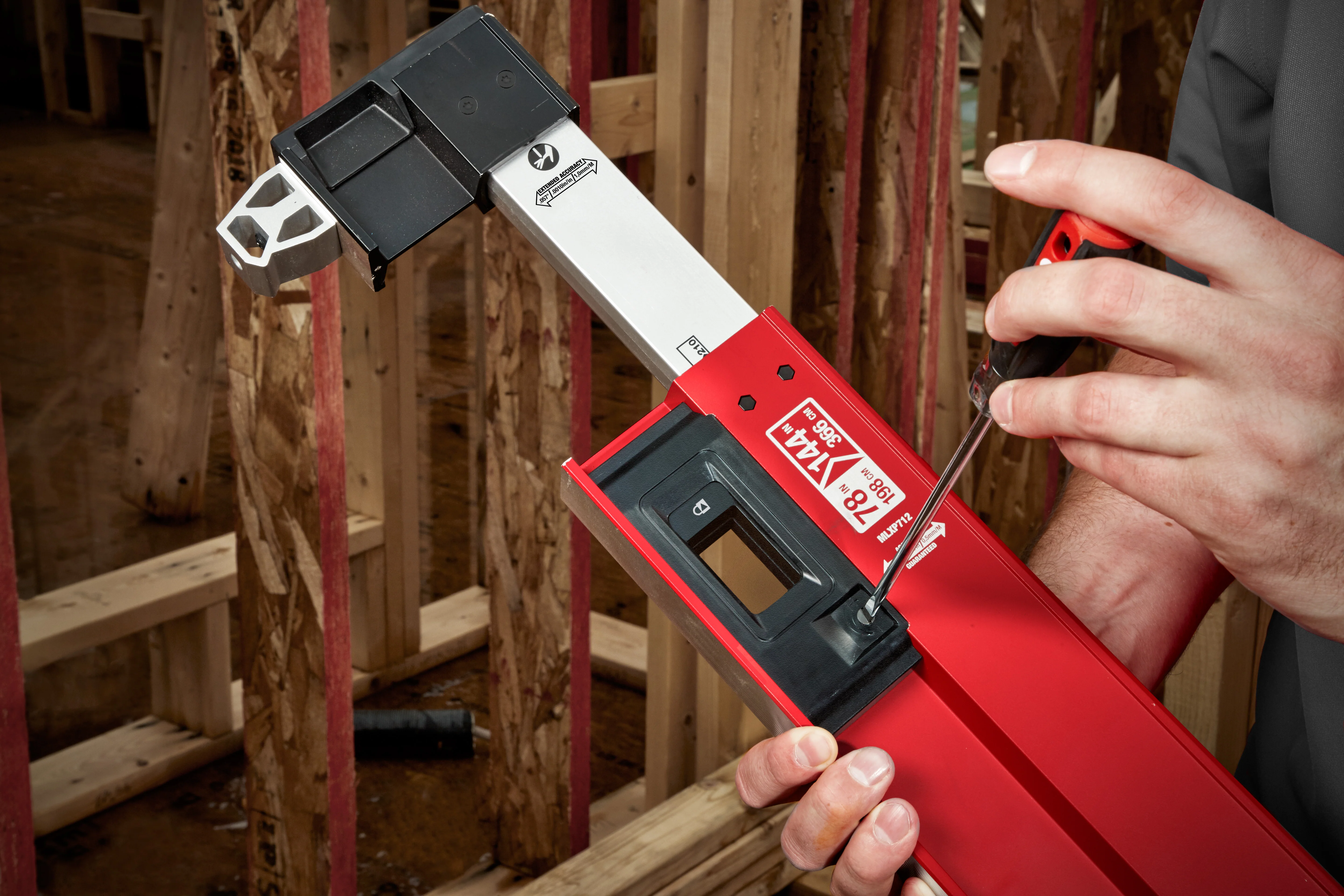 Milwaukee 6.5ft - 12ft REDSTICK™ Expandable Level - Image 15